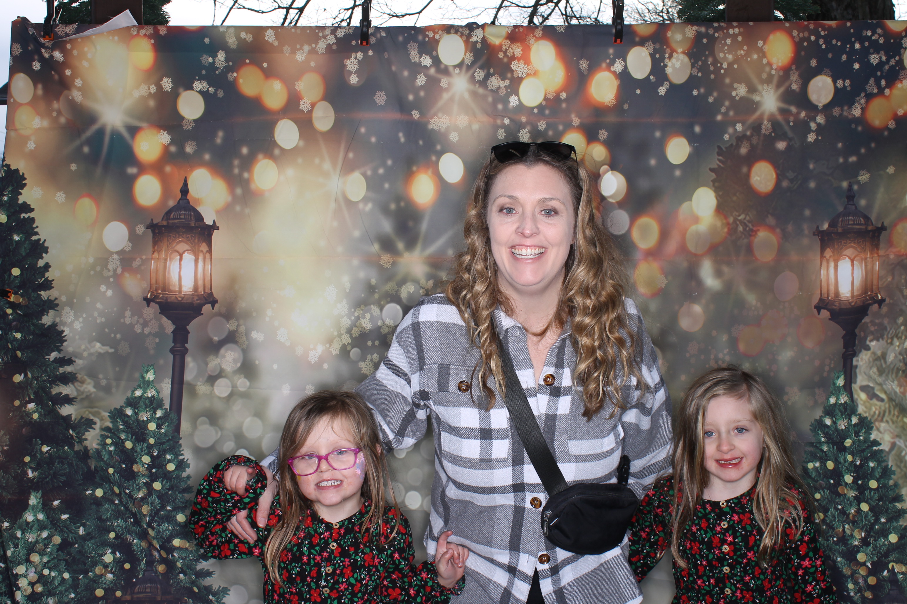 Newtown Winterfest | View more photos from the event at gallery.photoboothcincy.com/u/PhotoBoothCincy/Newtown-Winterfest