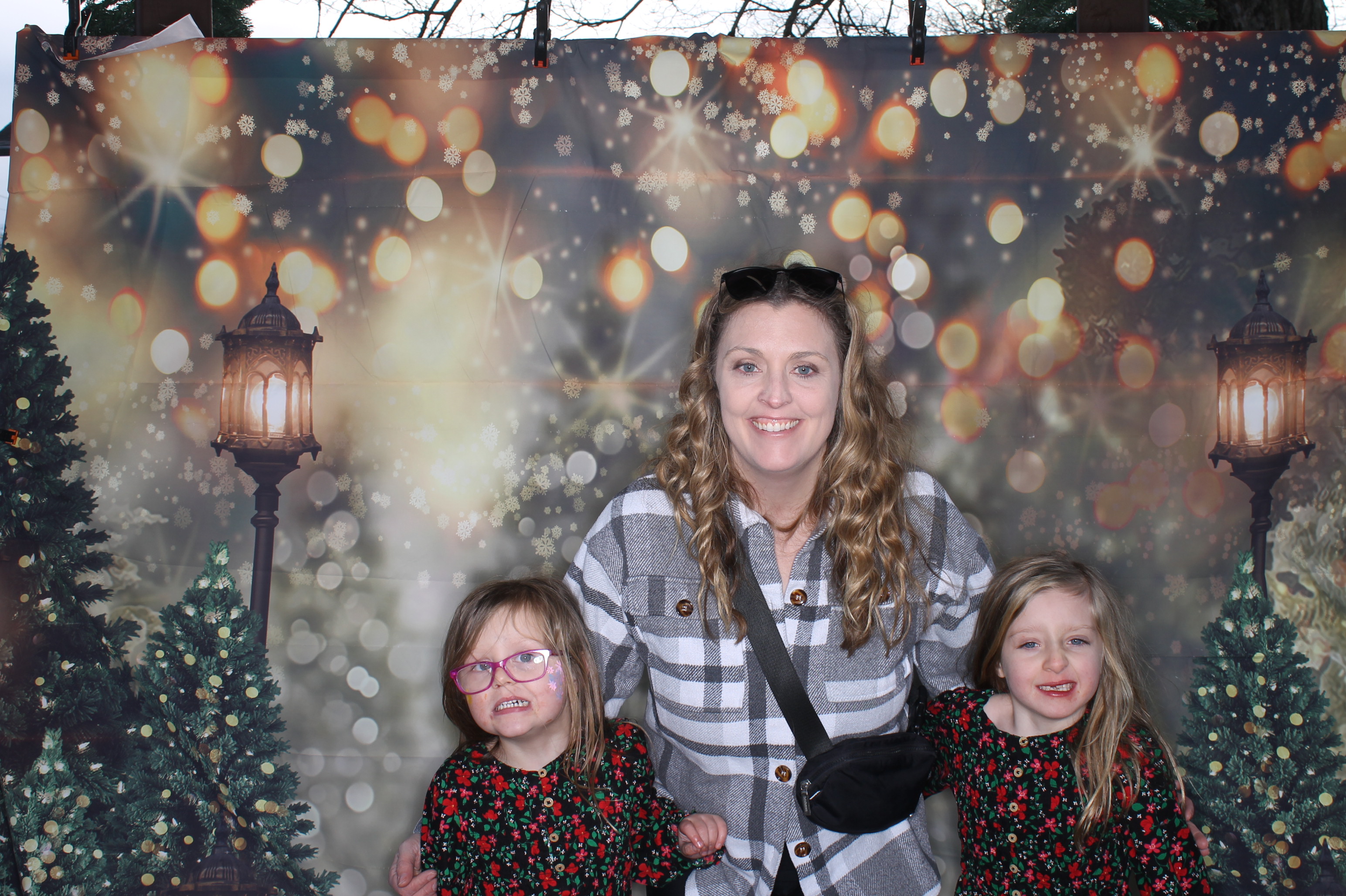Newtown Winterfest | View more photos from the event at gallery.photoboothcincy.com/u/PhotoBoothCincy/Newtown-Winterfest