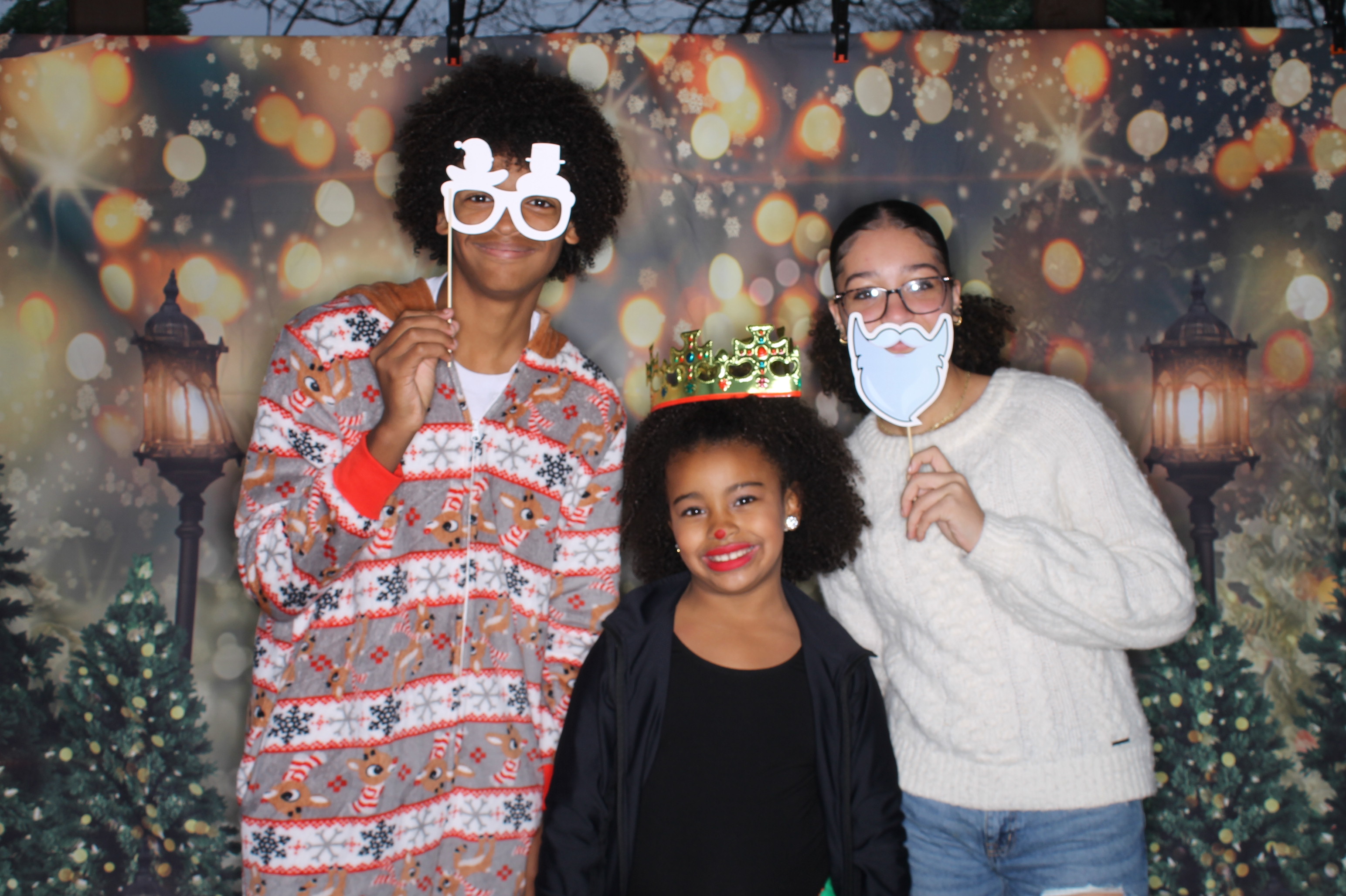 Newtown Winterfest | View more photos from the event at gallery.photoboothcincy.com/u/PhotoBoothCincy/Newtown-Winterfest