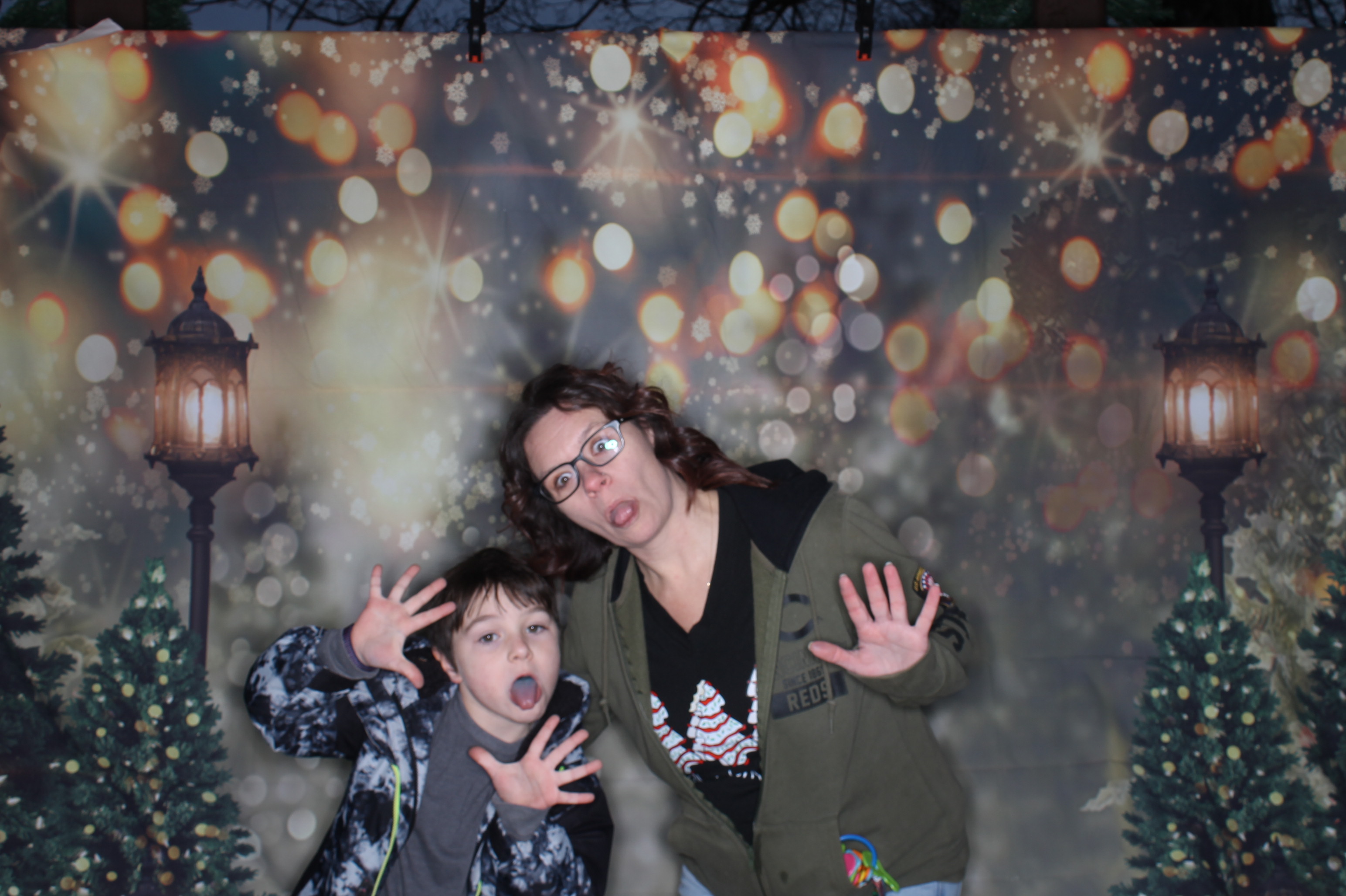 Newtown Winterfest | View more photos from the event at gallery.photoboothcincy.com/u/PhotoBoothCincy/Newtown-Winterfest