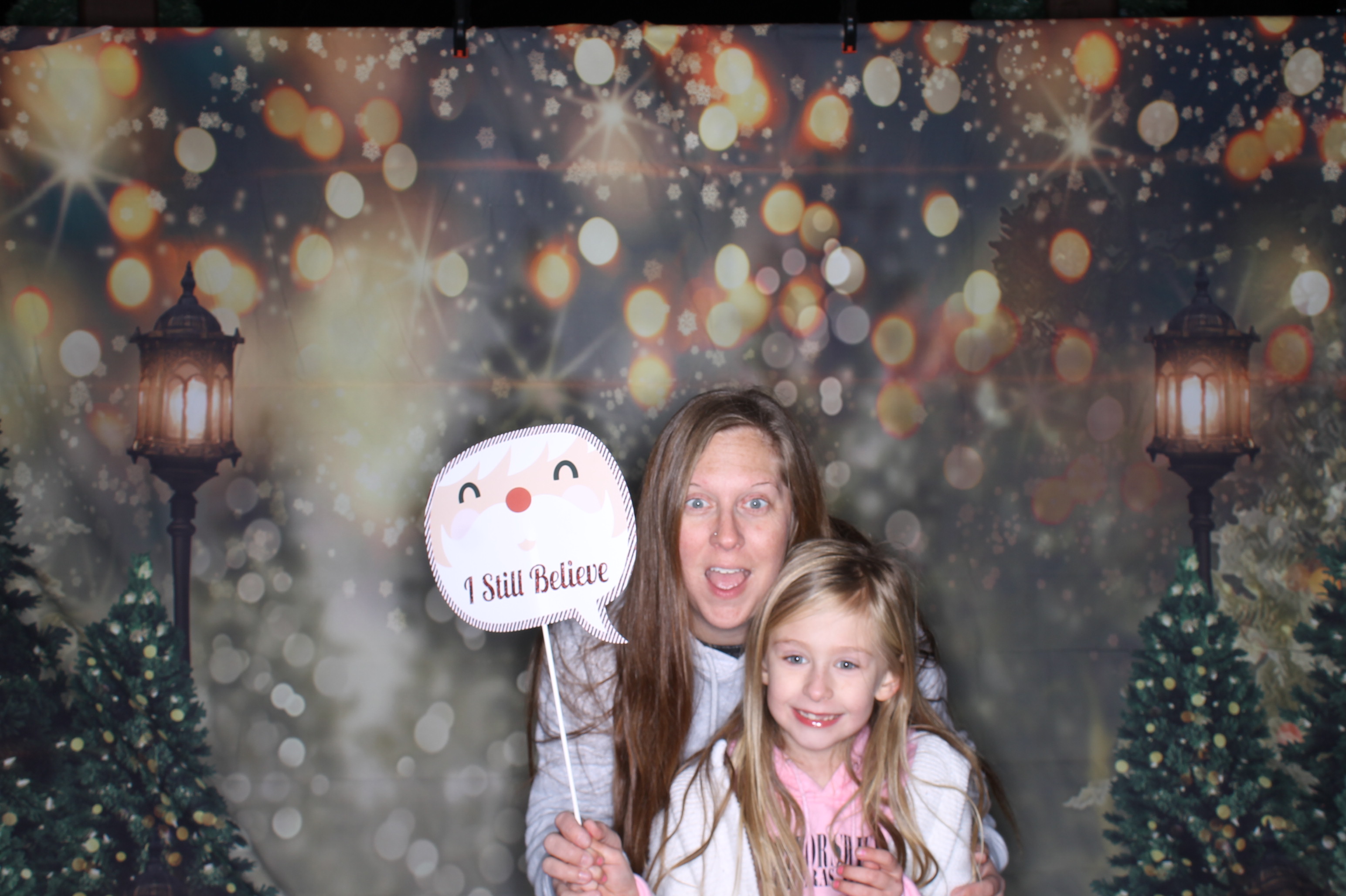 Newtown Winterfest | View more photos from the event at gallery.photoboothcincy.com/u/PhotoBoothCincy/Newtown-Winterfest