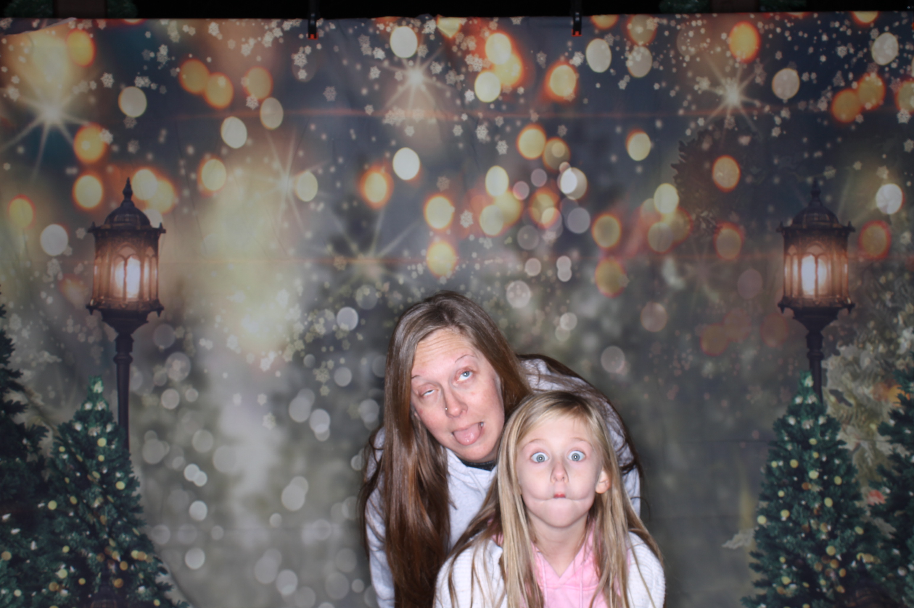 Newtown Winterfest | View more photos from the event at gallery.photoboothcincy.com/u/PhotoBoothCincy/Newtown-Winterfest