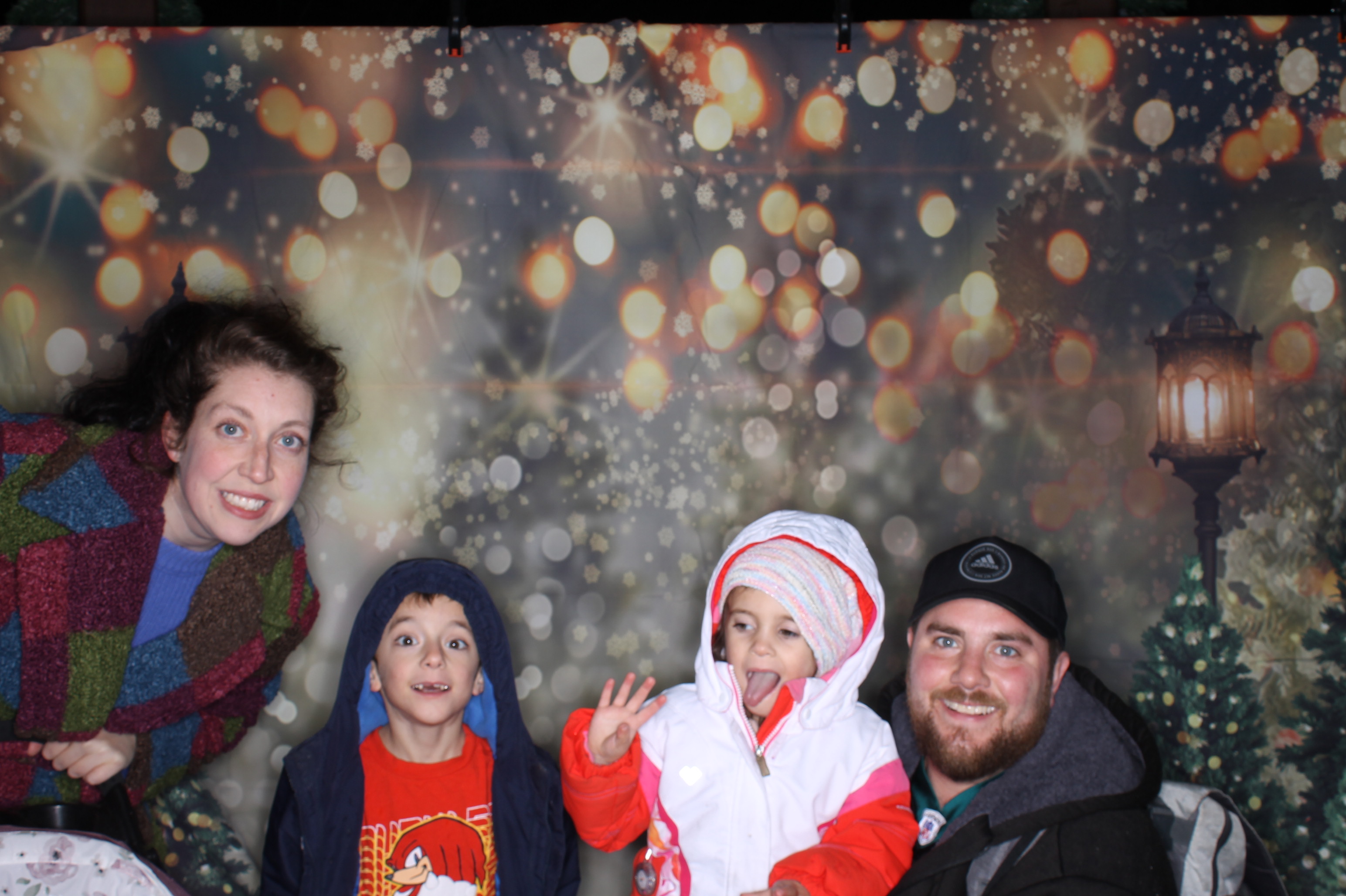 Newtown Winterfest | View more photos from the event at gallery.photoboothcincy.com/u/PhotoBoothCincy/Newtown-Winterfest