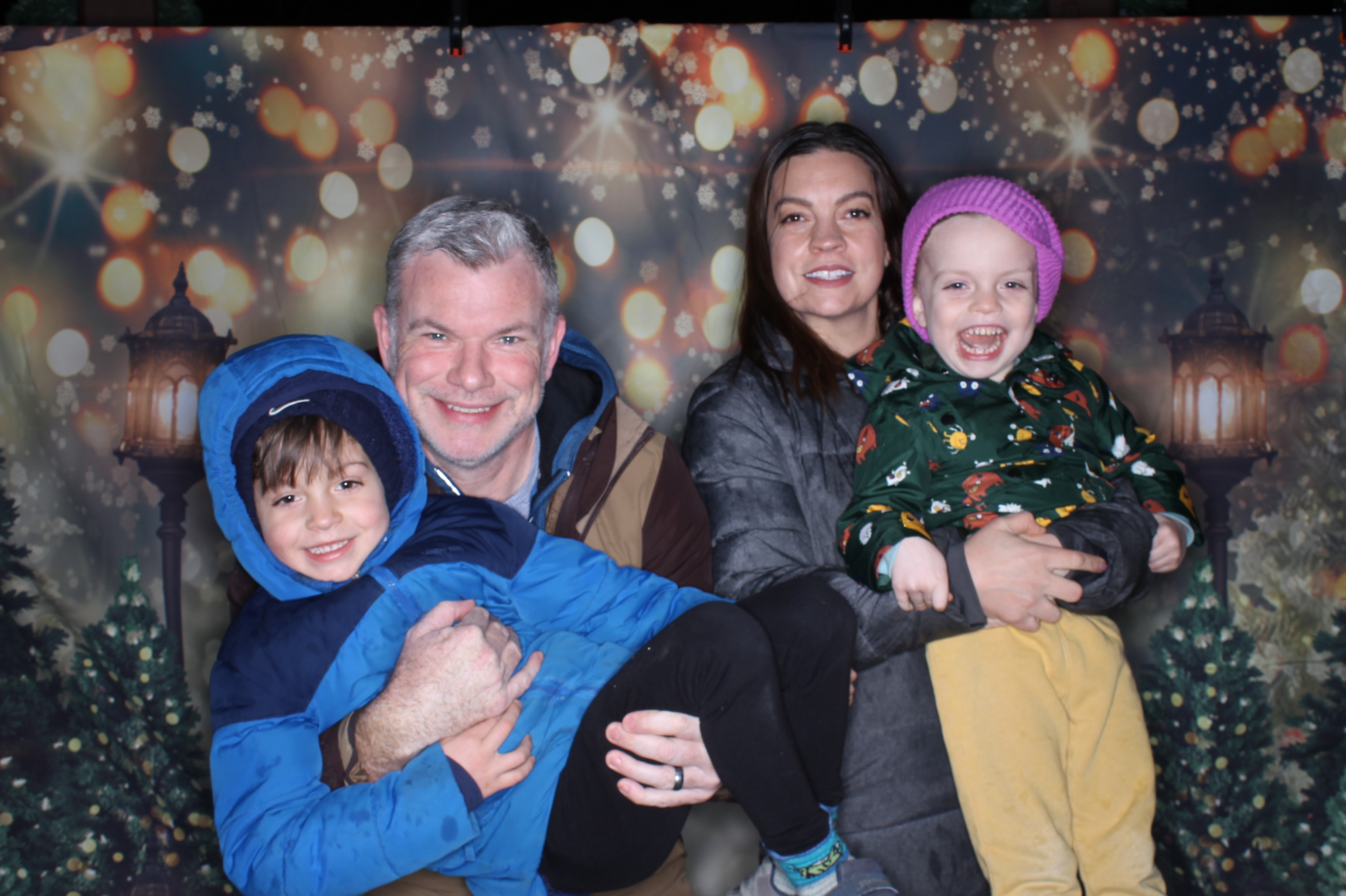 Newtown Winterfest | View more photos from the event at gallery.photoboothcincy.com/u/PhotoBoothCincy/Newtown-Winterfest