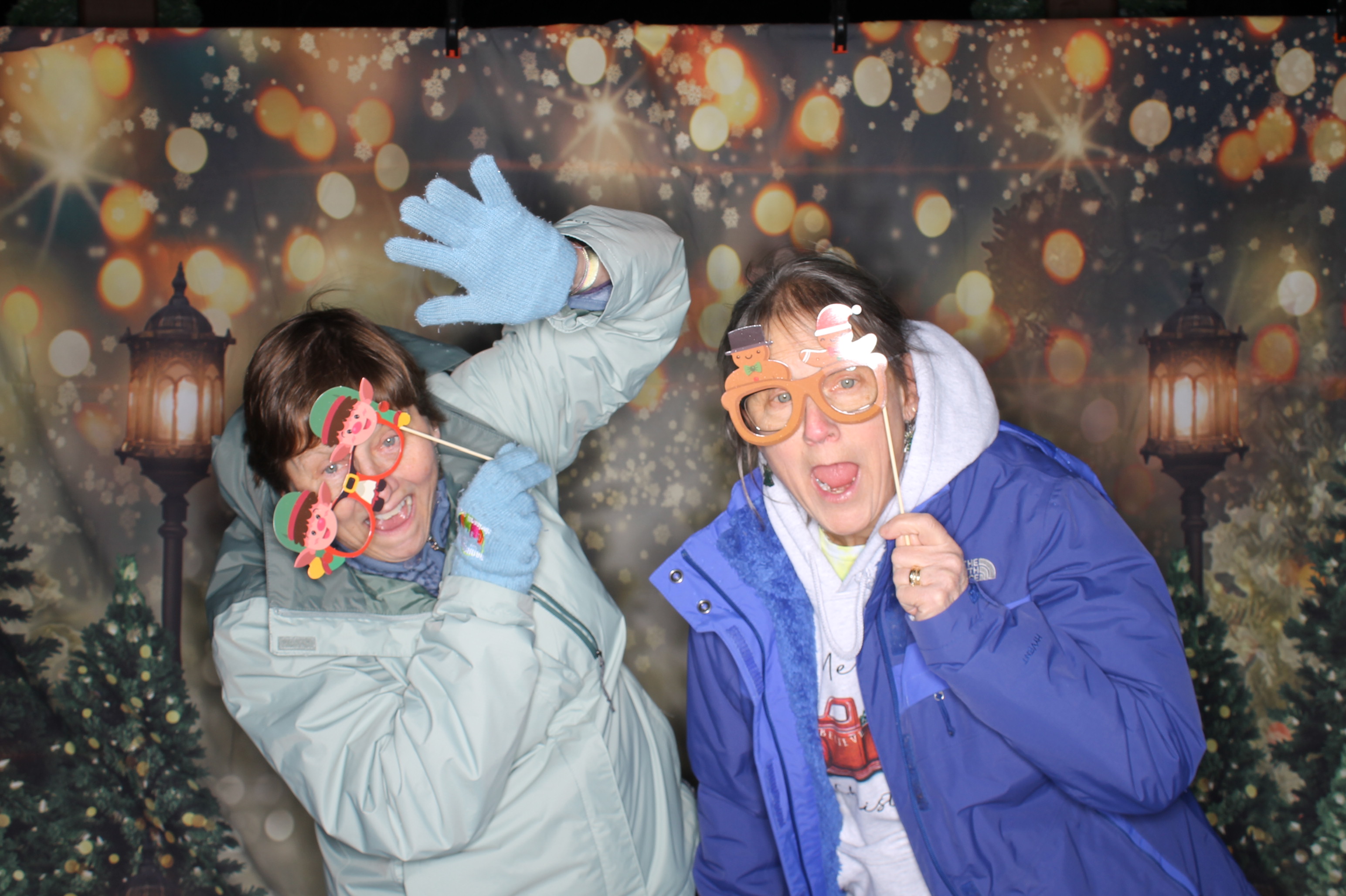 Newtown Winterfest | View more photos from the event at gallery.photoboothcincy.com/u/PhotoBoothCincy/Newtown-Winterfest