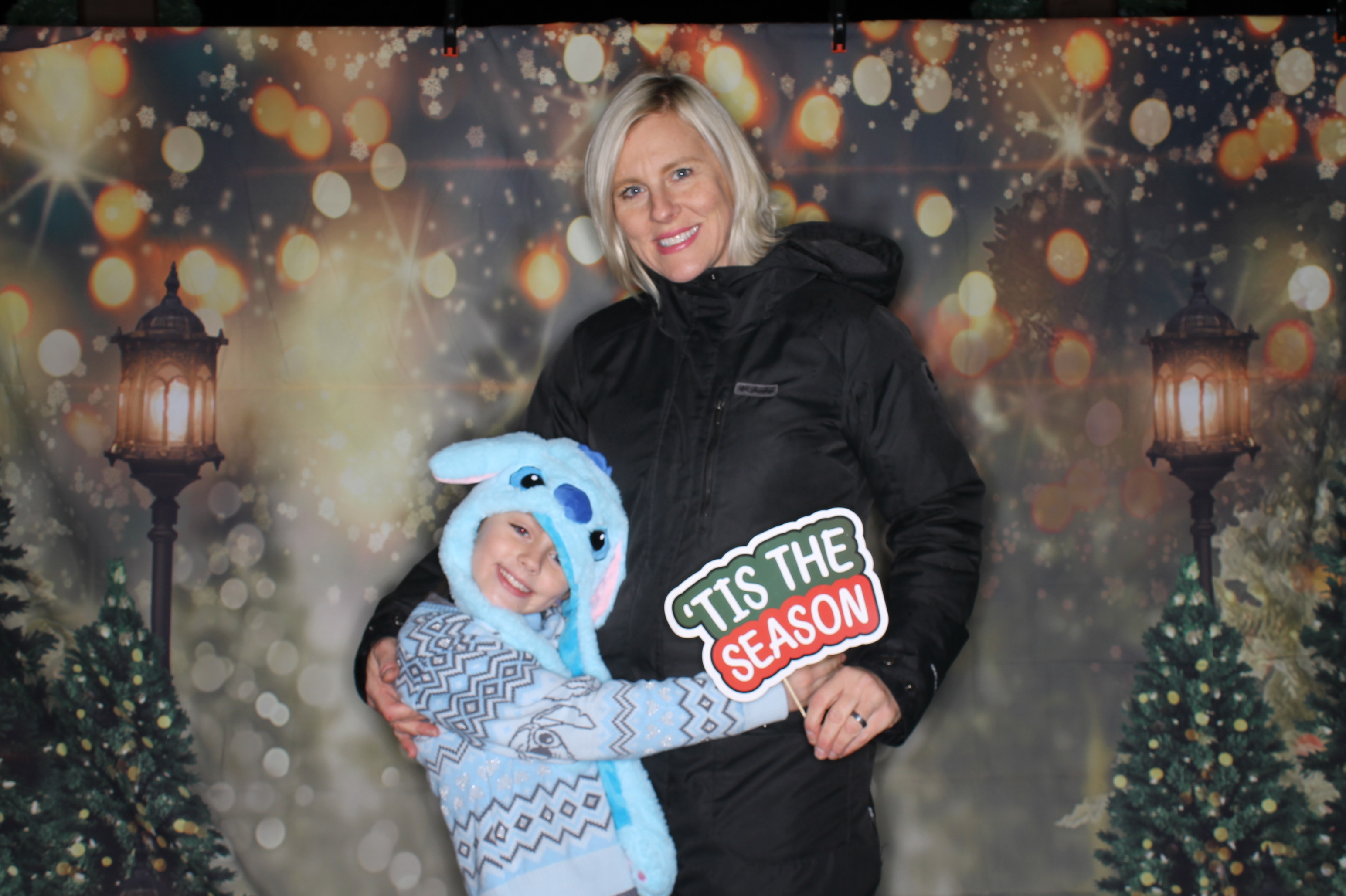 Newtown Winterfest | View more photos from the event at gallery.photoboothcincy.com/u/PhotoBoothCincy/Newtown-Winterfest