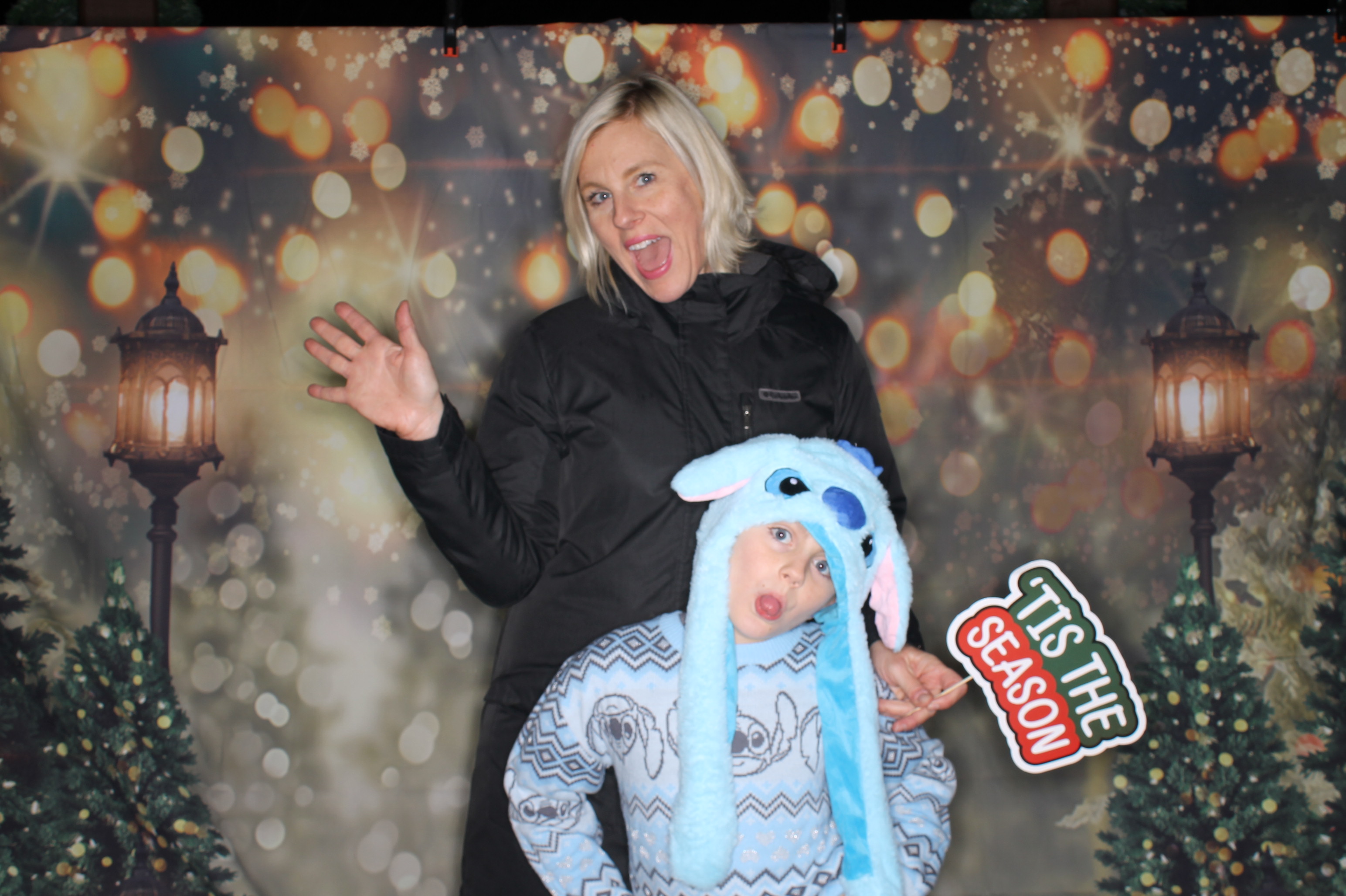 Newtown Winterfest | View more photos from the event at gallery.photoboothcincy.com/u/PhotoBoothCincy/Newtown-Winterfest