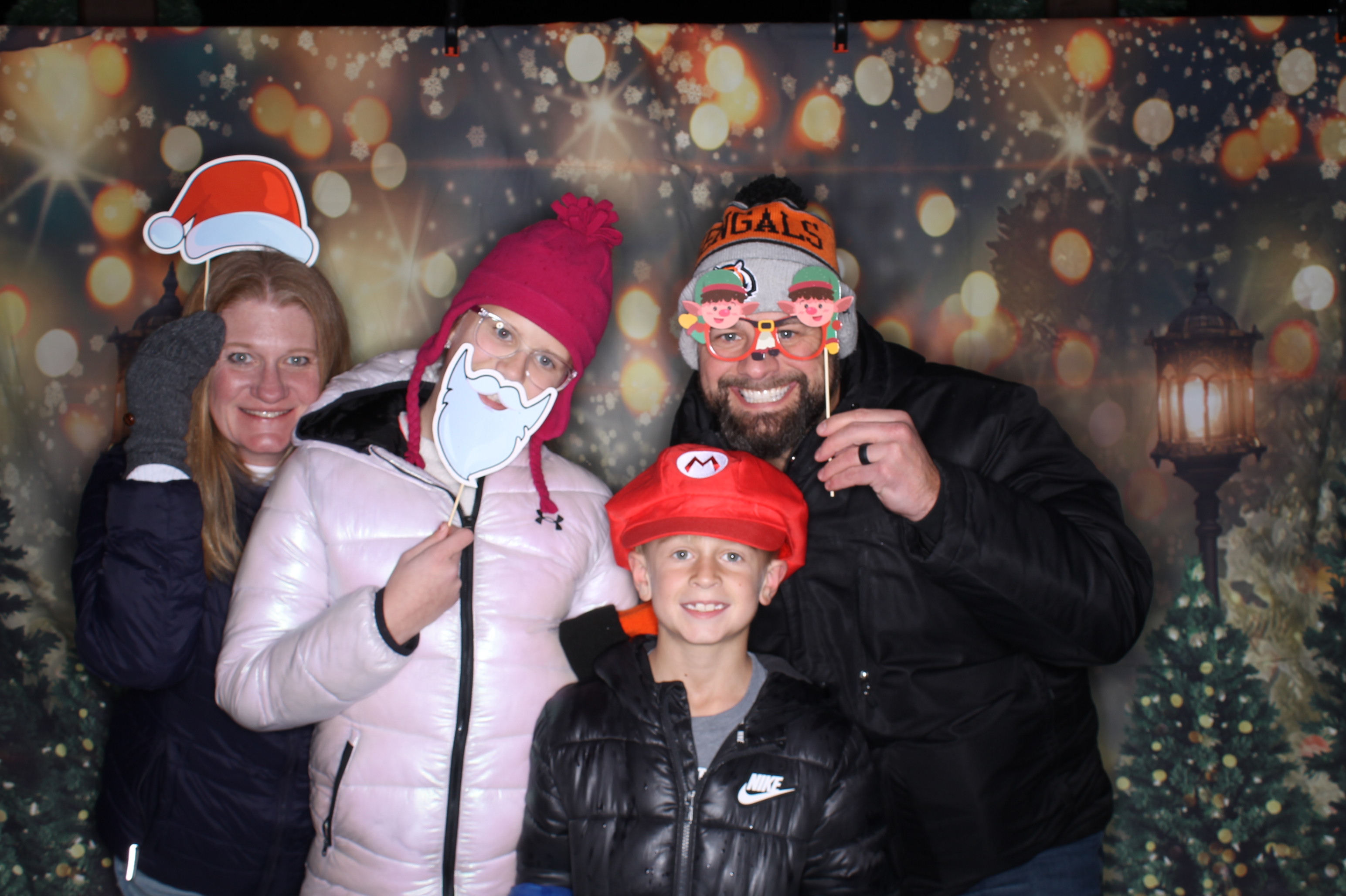 Newtown Winterfest | View more photos from the event at gallery.photoboothcincy.com/u/PhotoBoothCincy/Newtown-Winterfest