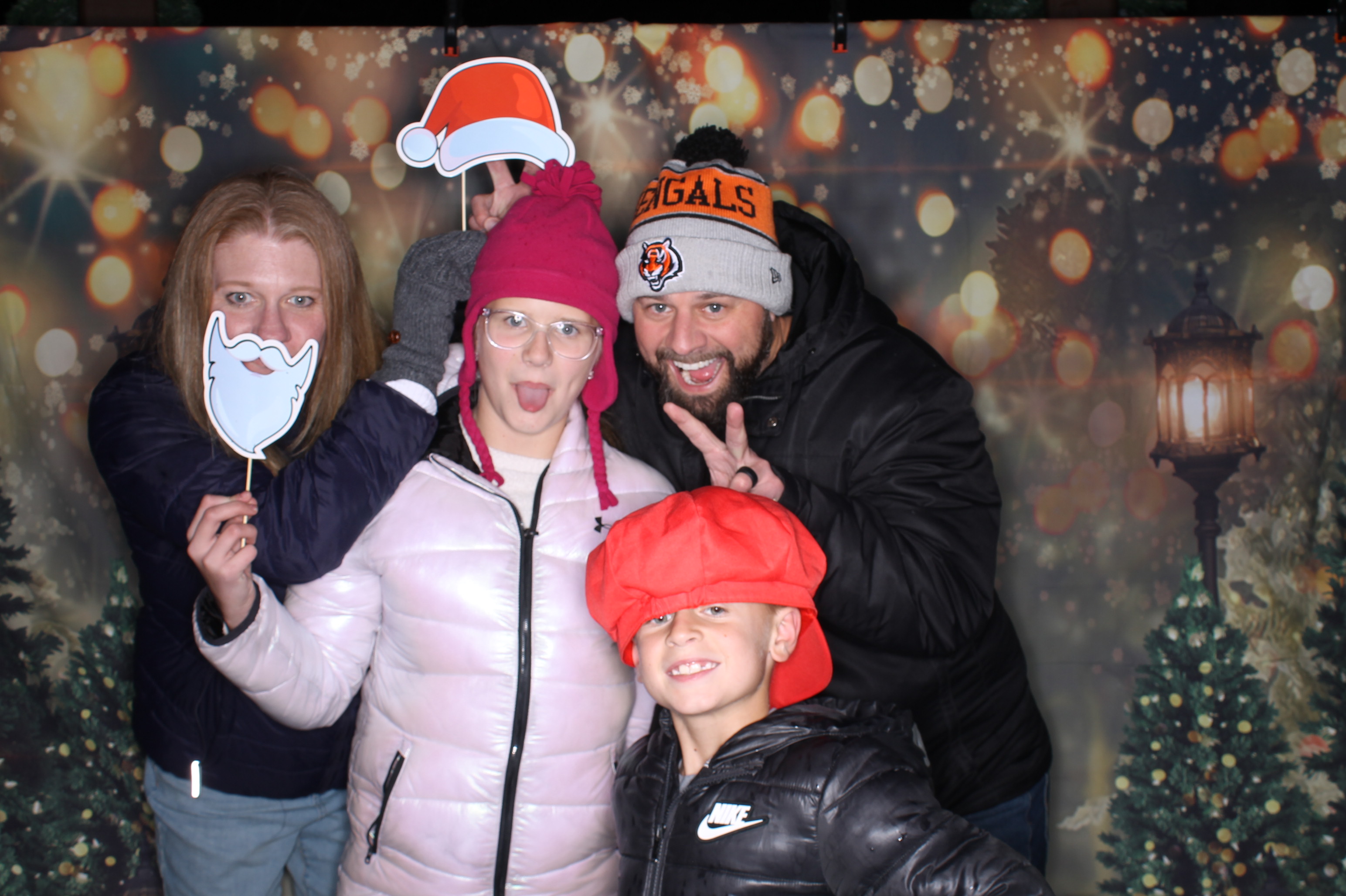 Newtown Winterfest | View more photos from the event at gallery.photoboothcincy.com/u/PhotoBoothCincy/Newtown-Winterfest