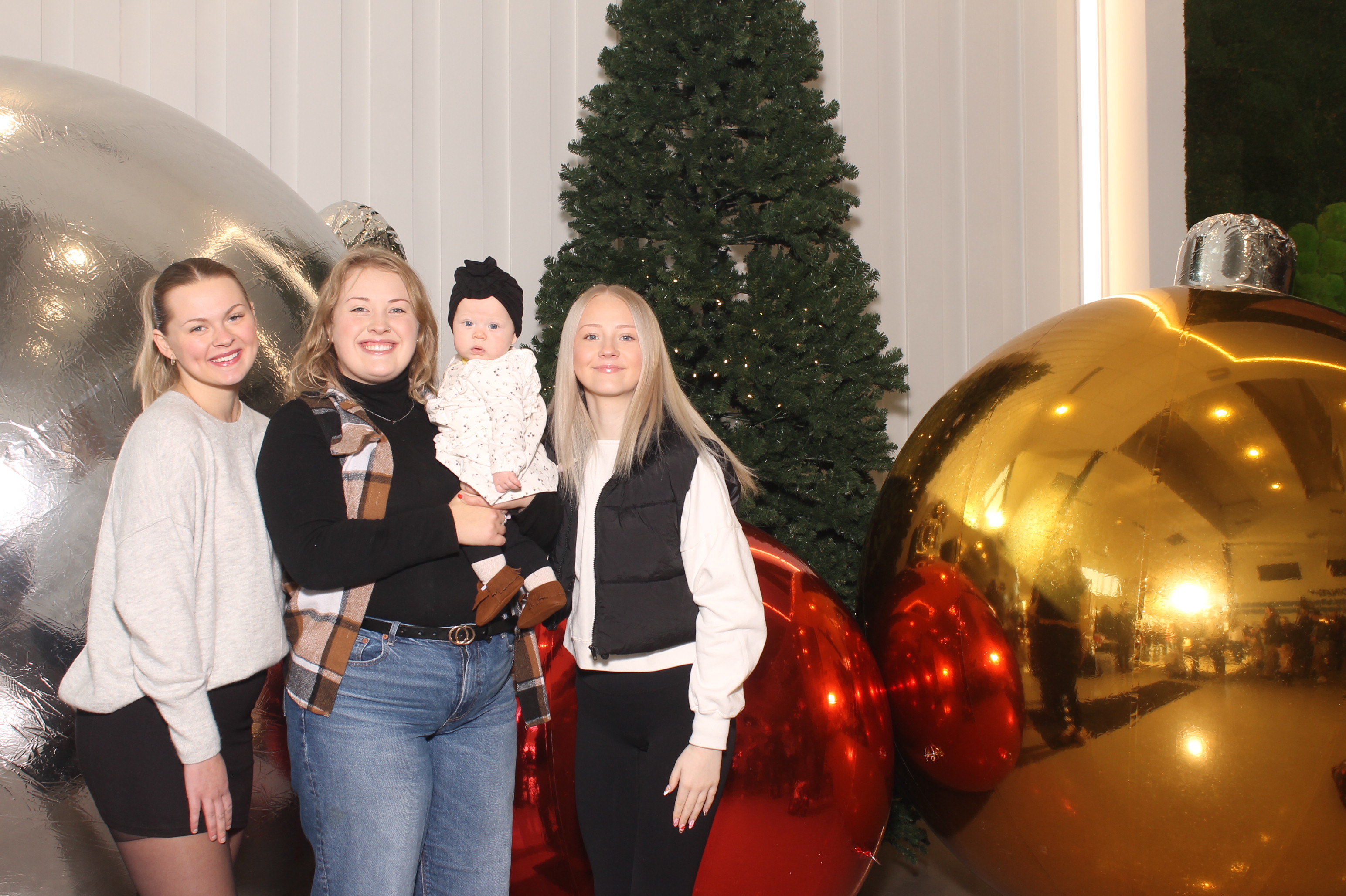 Rivers Crossing Christmas Invite | View more photos from the event at gallery.photoboothcincy.com/u/PhotoBoothCincy/Rivers-Crossing-Christmas-Invite