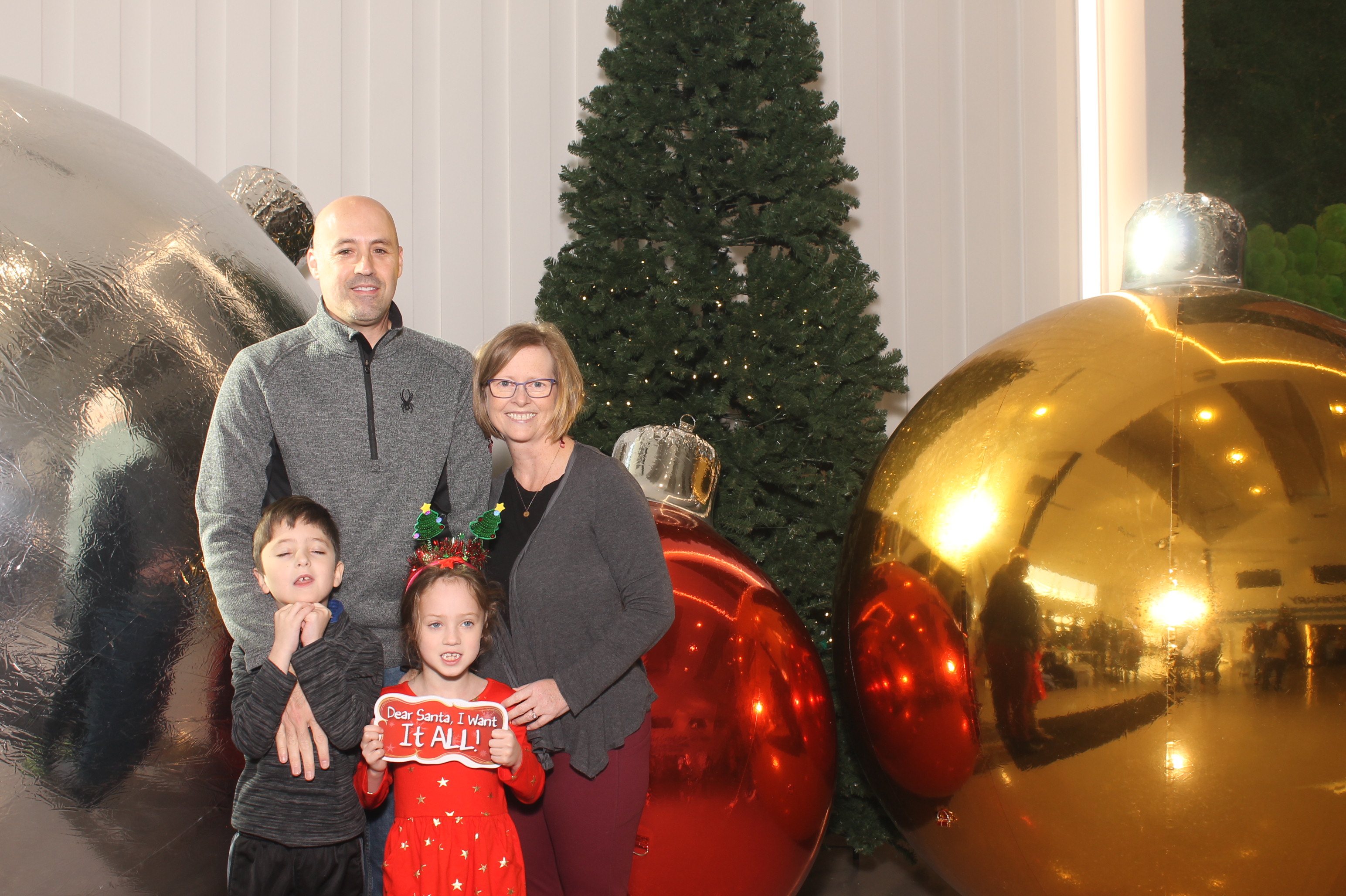 Rivers Crossing Christmas Invite | View more photos from the event at gallery.photoboothcincy.com/u/PhotoBoothCincy/Rivers-Crossing-Christmas-Invite