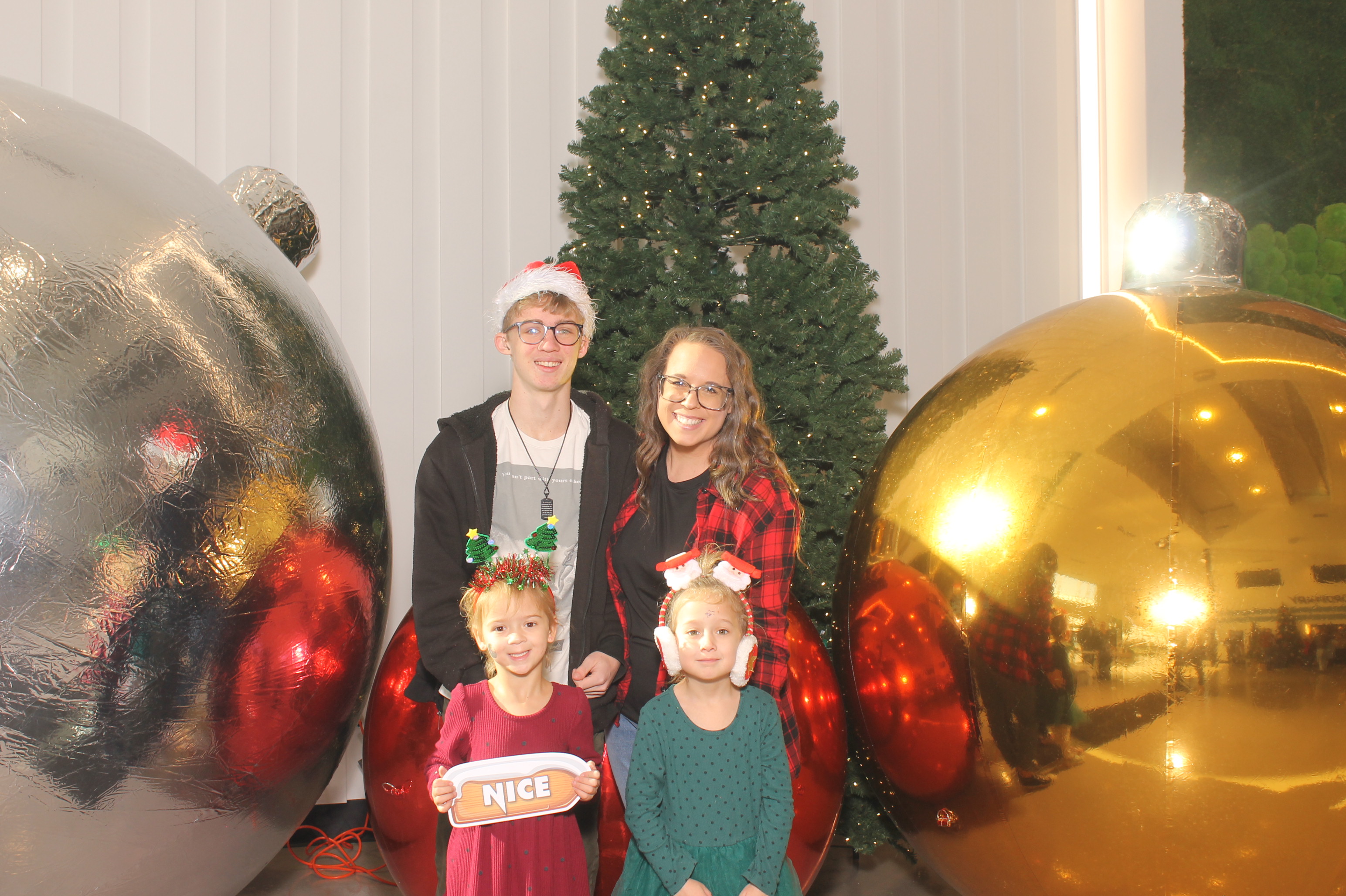 Rivers Crossing Christmas Invite | View more photos from the event at gallery.photoboothcincy.com/u/PhotoBoothCincy/Rivers-Crossing-Christmas-Invite