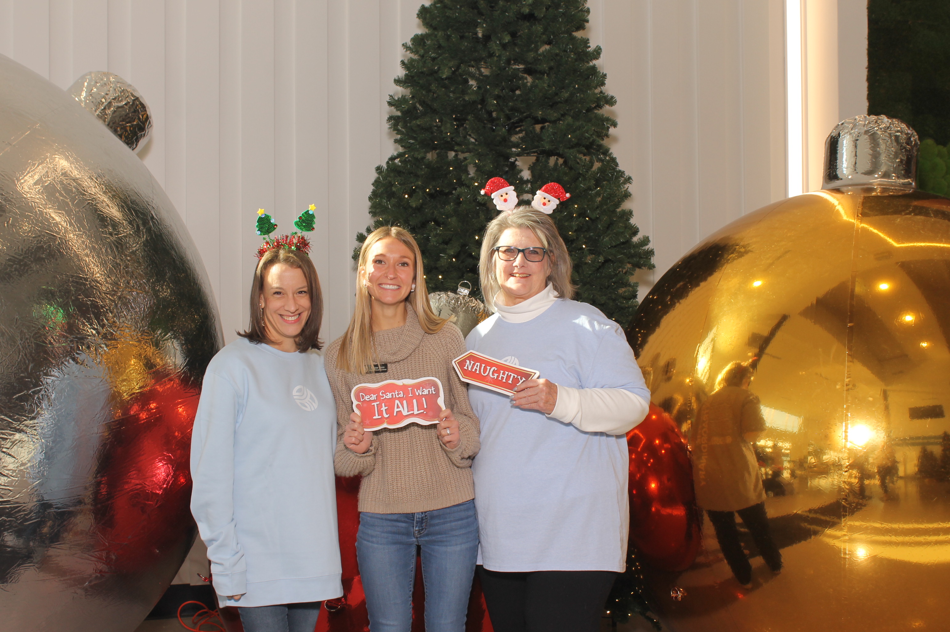 Rivers Crossing Christmas Invite | View more photos from the event at gallery.photoboothcincy.com/u/PhotoBoothCincy/Rivers-Crossing-Christmas-Invite
