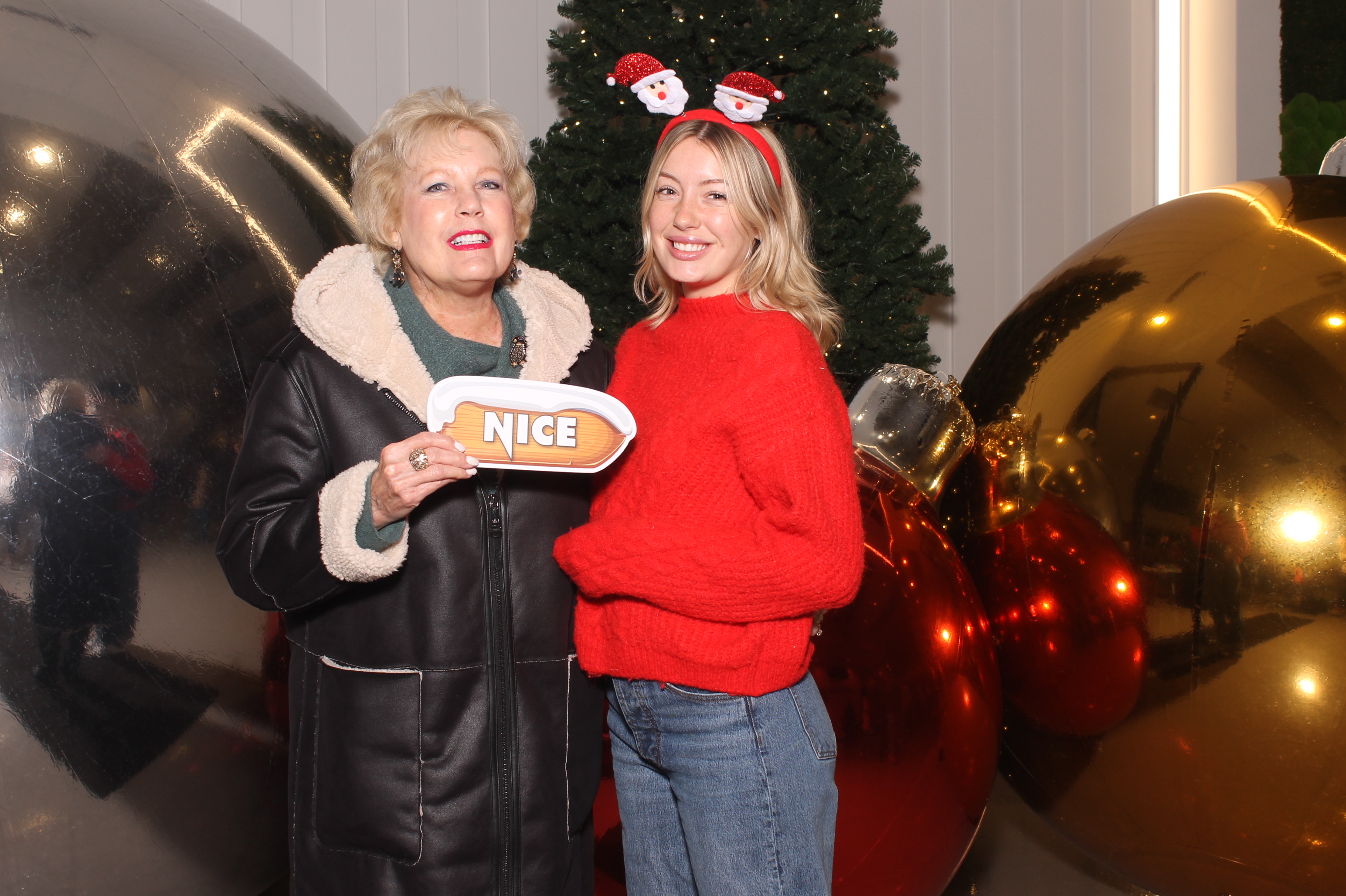 Rivers Crossing Christmas Invite | View more photos from the event at gallery.photoboothcincy.com/u/PhotoBoothCincy/Rivers-Crossing-Christmas-Invite