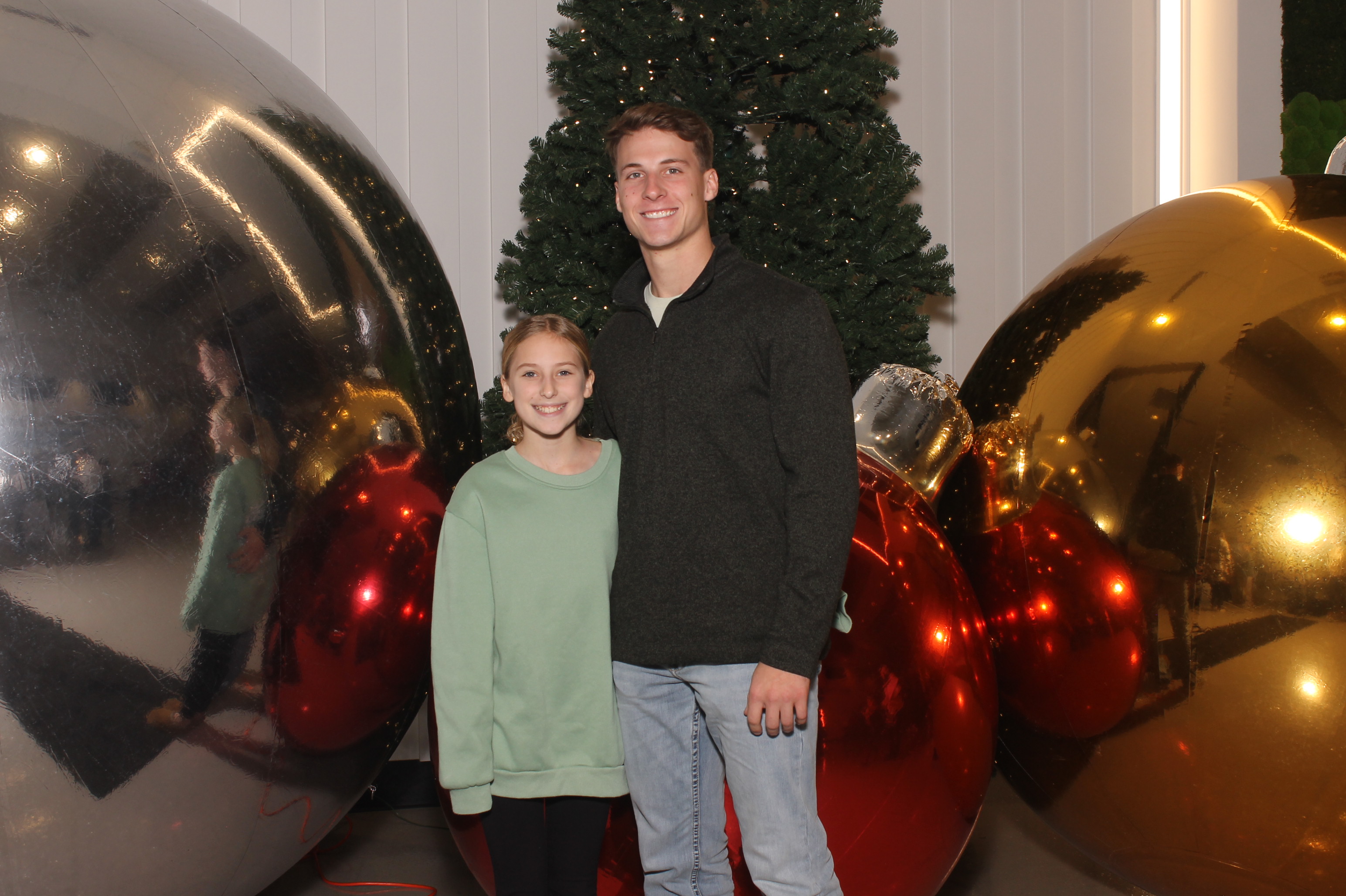 Rivers Crossing Christmas Invite | View more photos from the event at gallery.photoboothcincy.com/u/PhotoBoothCincy/Rivers-Crossing-Christmas-Invite