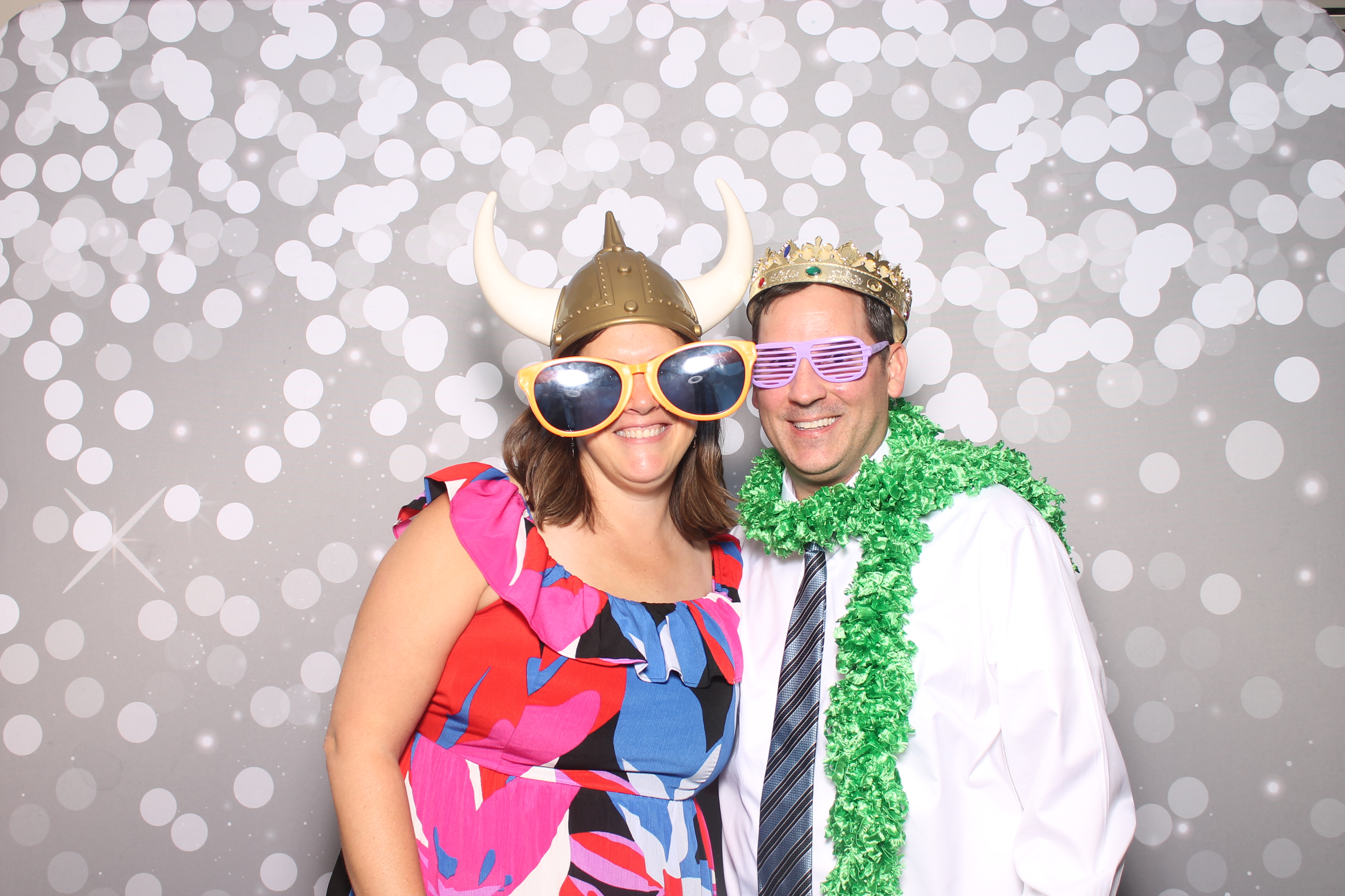 Robert & Lori | View more photos from the event at gallery.photoboothcincy.com/u/PhotoBoothCincy/Robert-Lori