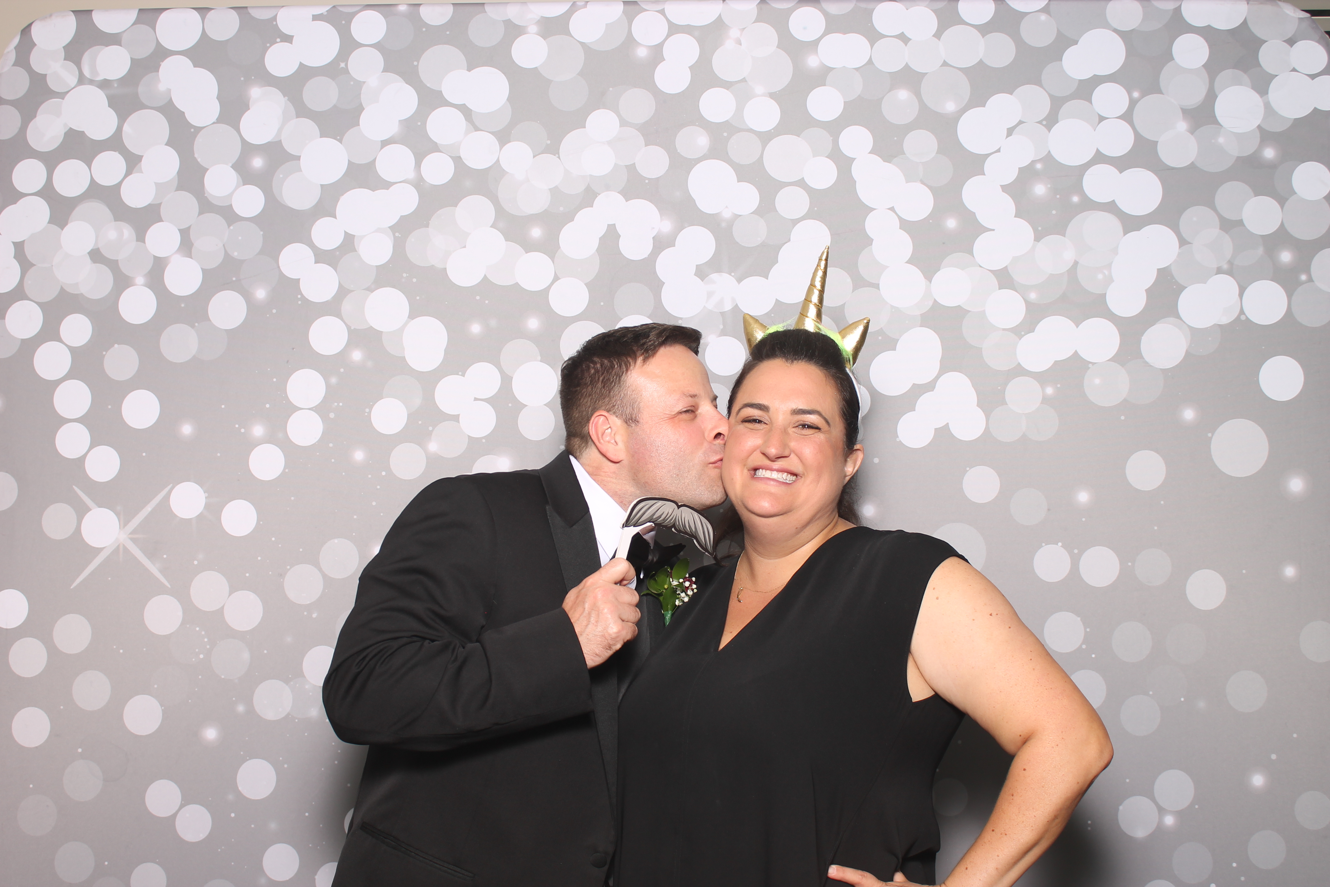Robert & Lori | View more photos from the event at gallery.photoboothcincy.com/u/PhotoBoothCincy/Robert-Lori