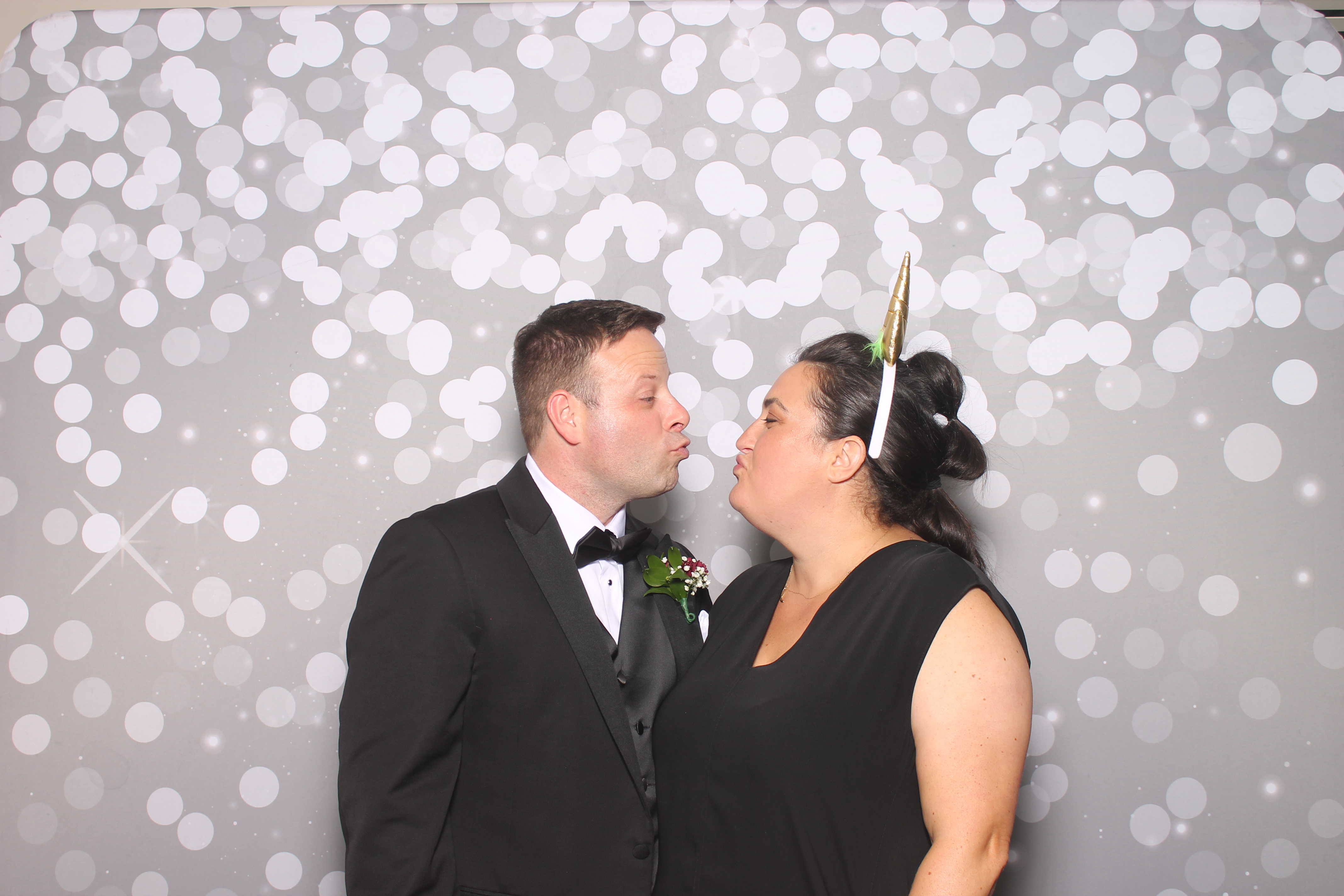 Robert & Lori | View more photos from the event at gallery.photoboothcincy.com/u/PhotoBoothCincy/Robert-Lori