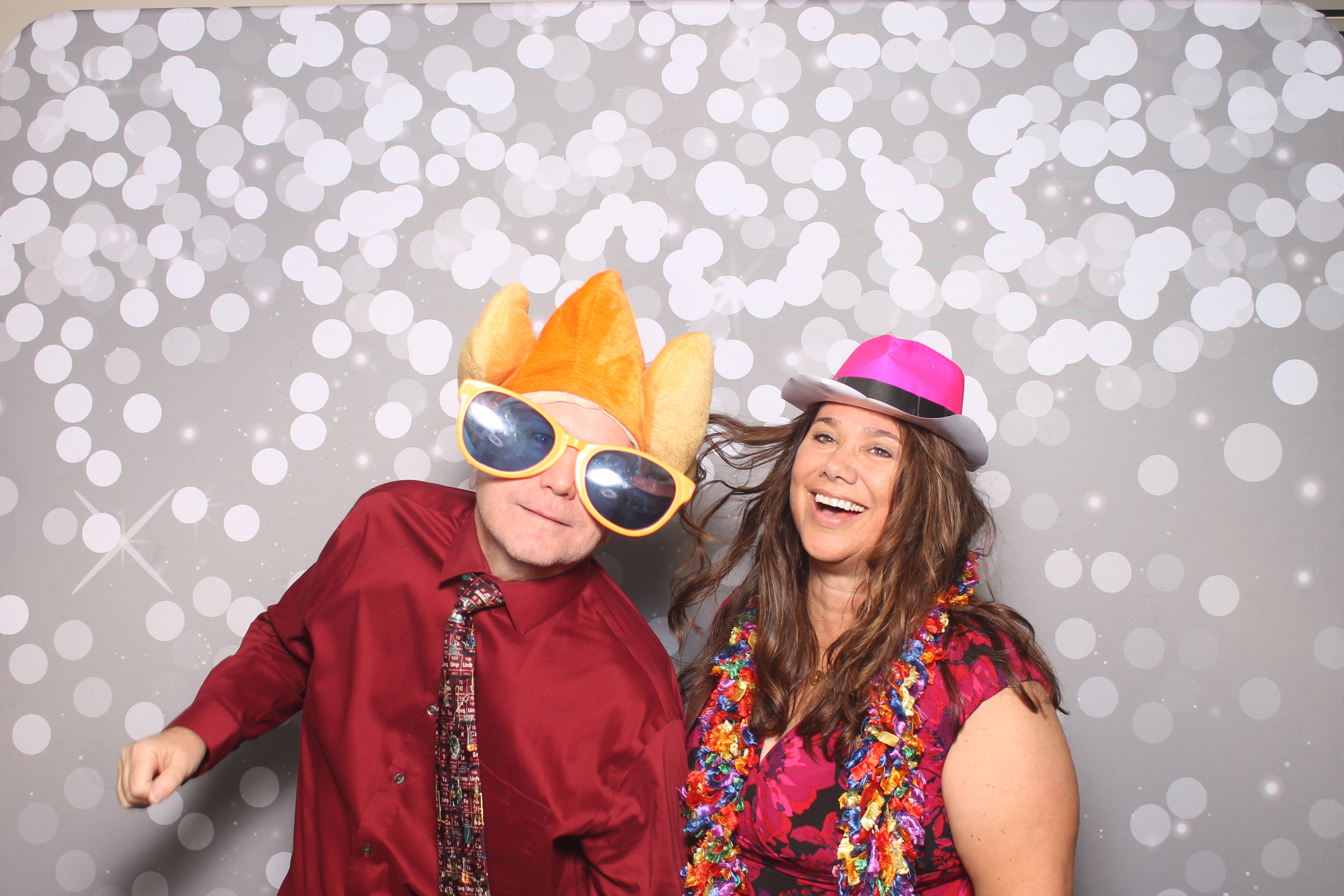 Robert & Lori | View more photos from the event at gallery.photoboothcincy.com/u/PhotoBoothCincy/Robert-Lori