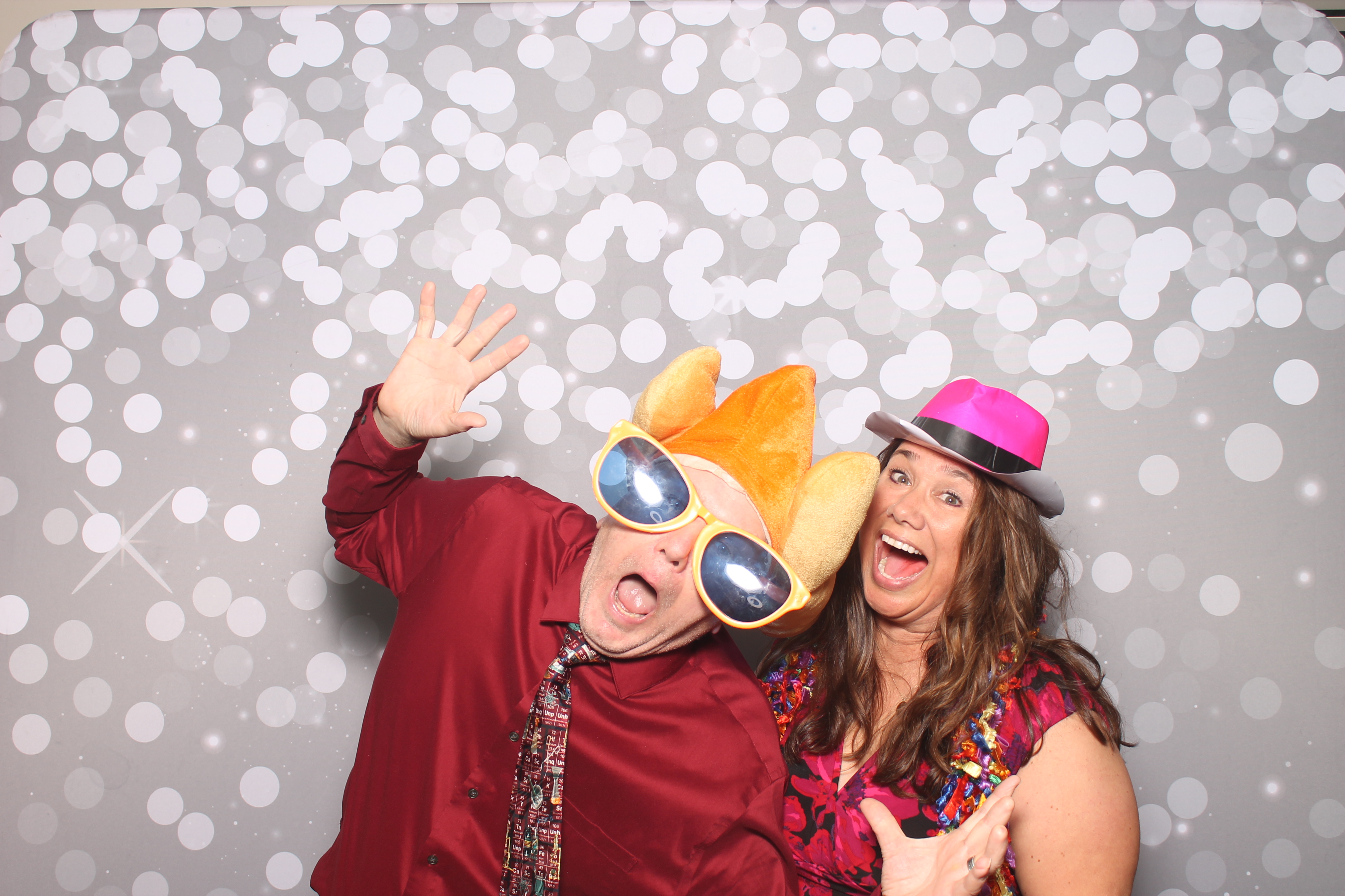 Robert & Lori | View more photos from the event at gallery.photoboothcincy.com/u/PhotoBoothCincy/Robert-Lori