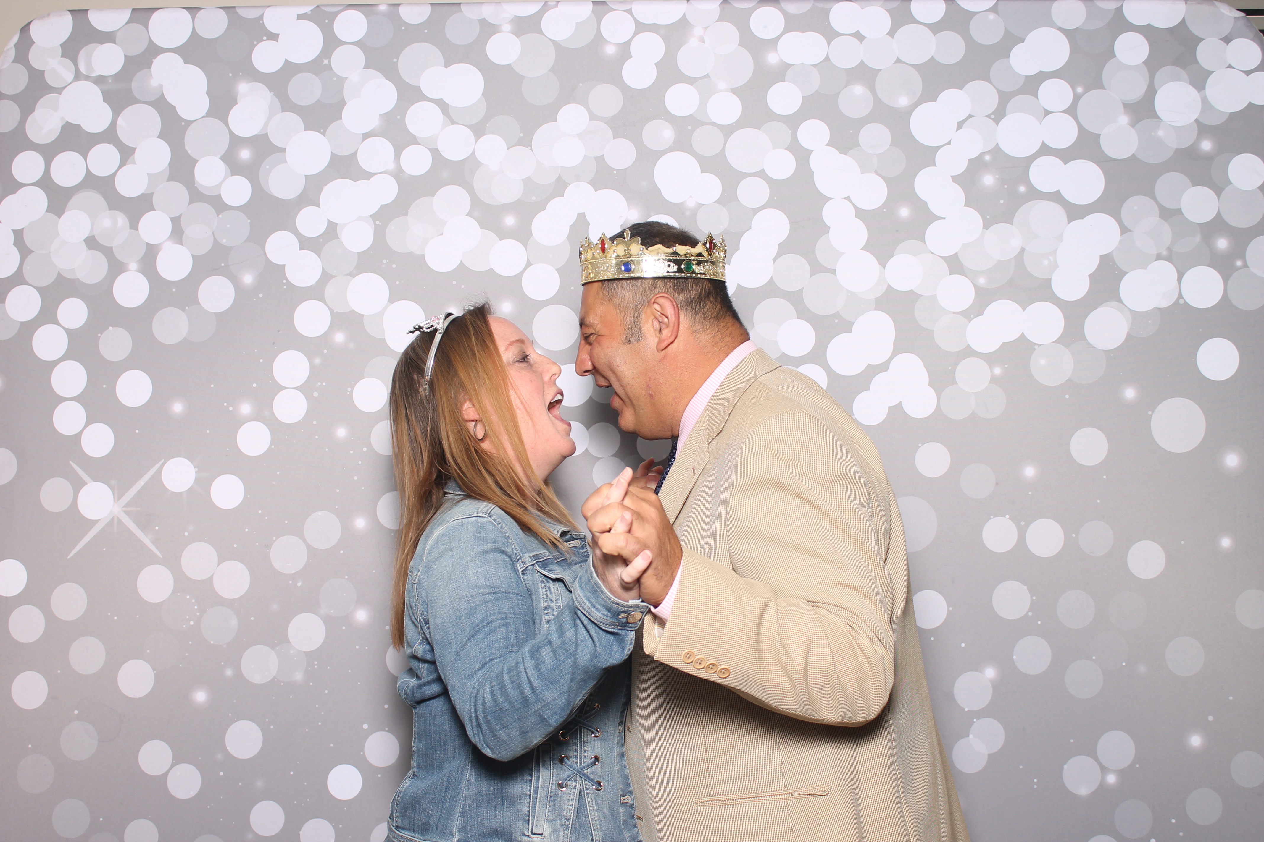 Robert & Lori | View more photos from the event at gallery.photoboothcincy.com/u/PhotoBoothCincy/Robert-Lori