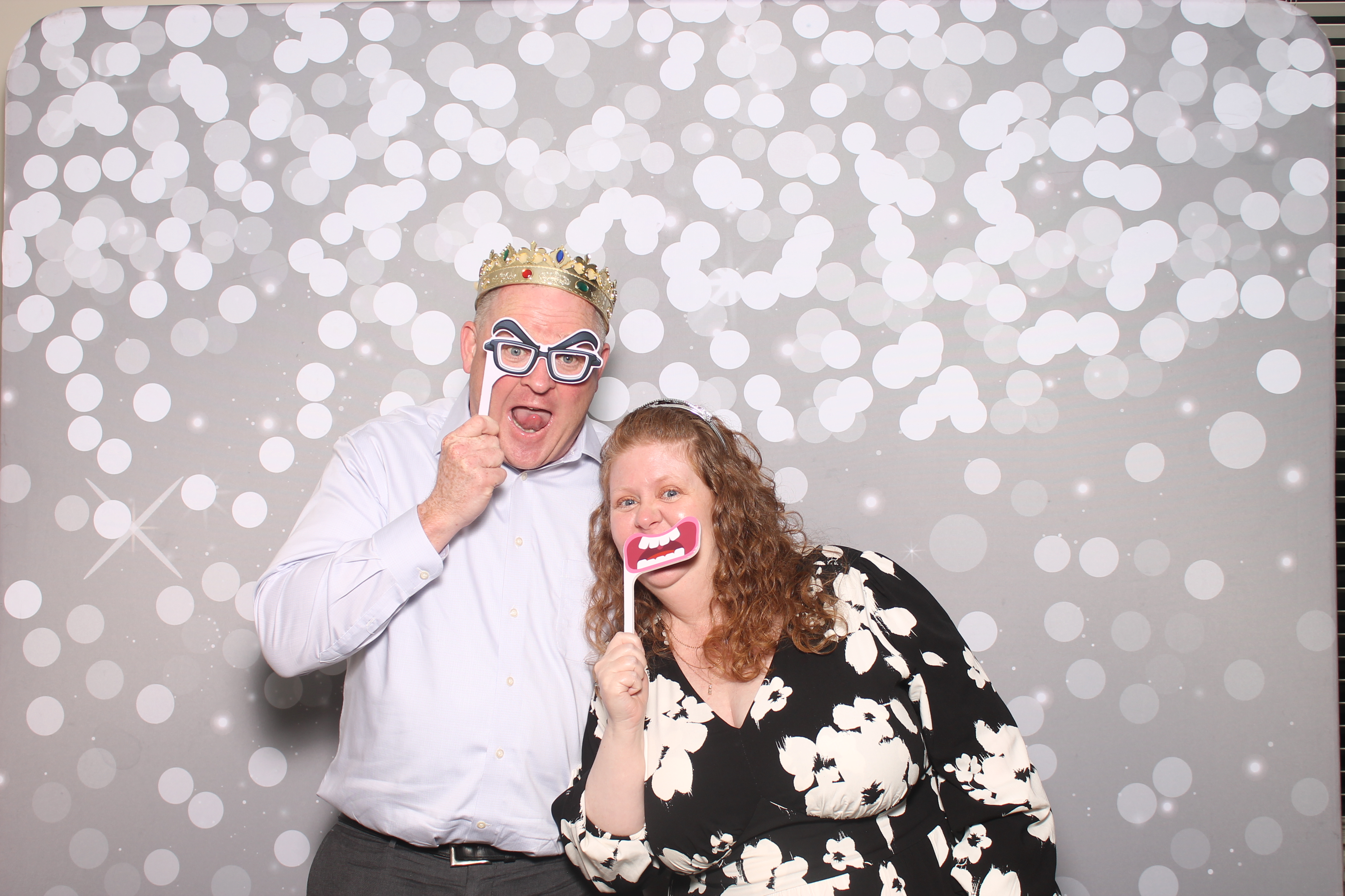 Robert & Lori | View more photos from the event at gallery.photoboothcincy.com/u/PhotoBoothCincy/Robert-Lori