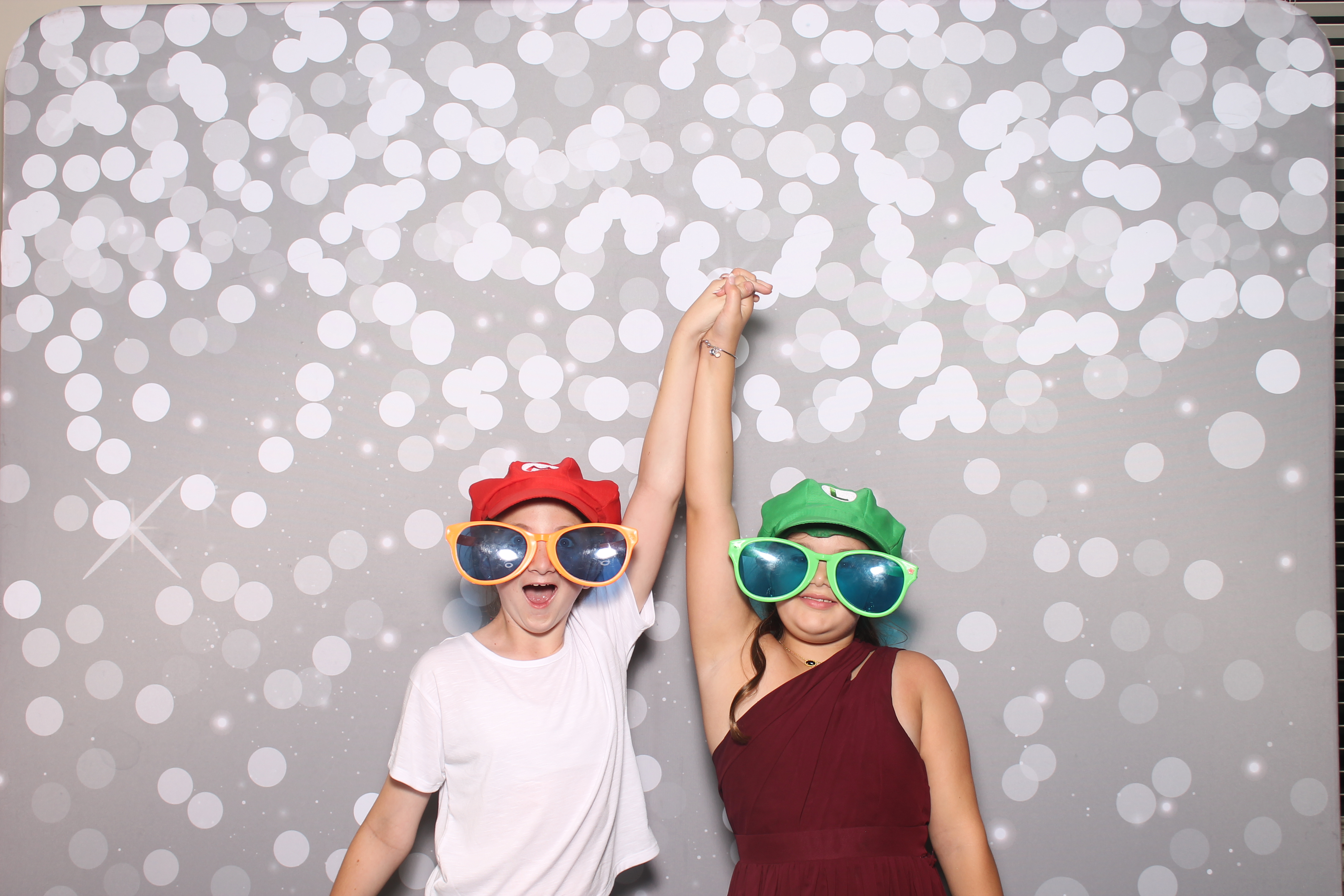 Robert & Lori | View more photos from the event at gallery.photoboothcincy.com/u/PhotoBoothCincy/Robert-Lori