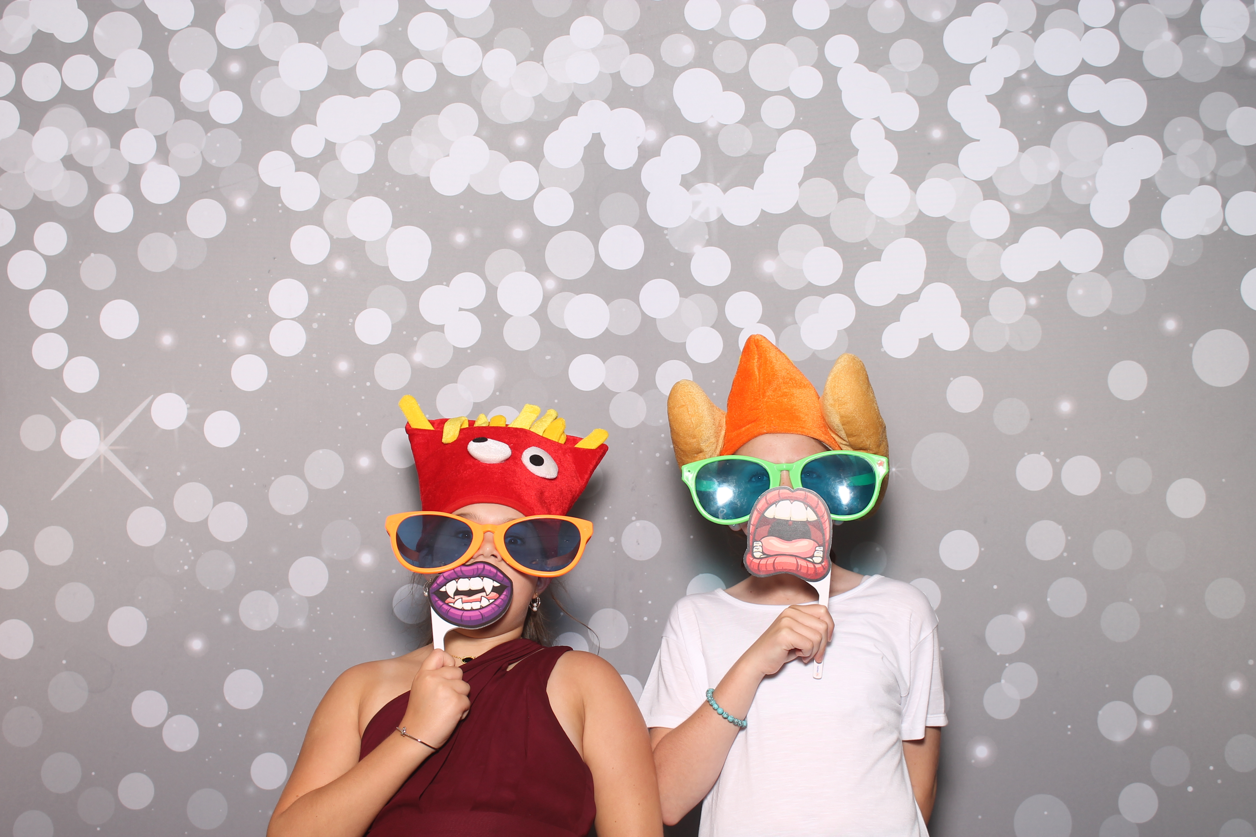 Robert & Lori | View more photos from the event at gallery.photoboothcincy.com/u/PhotoBoothCincy/Robert-Lori