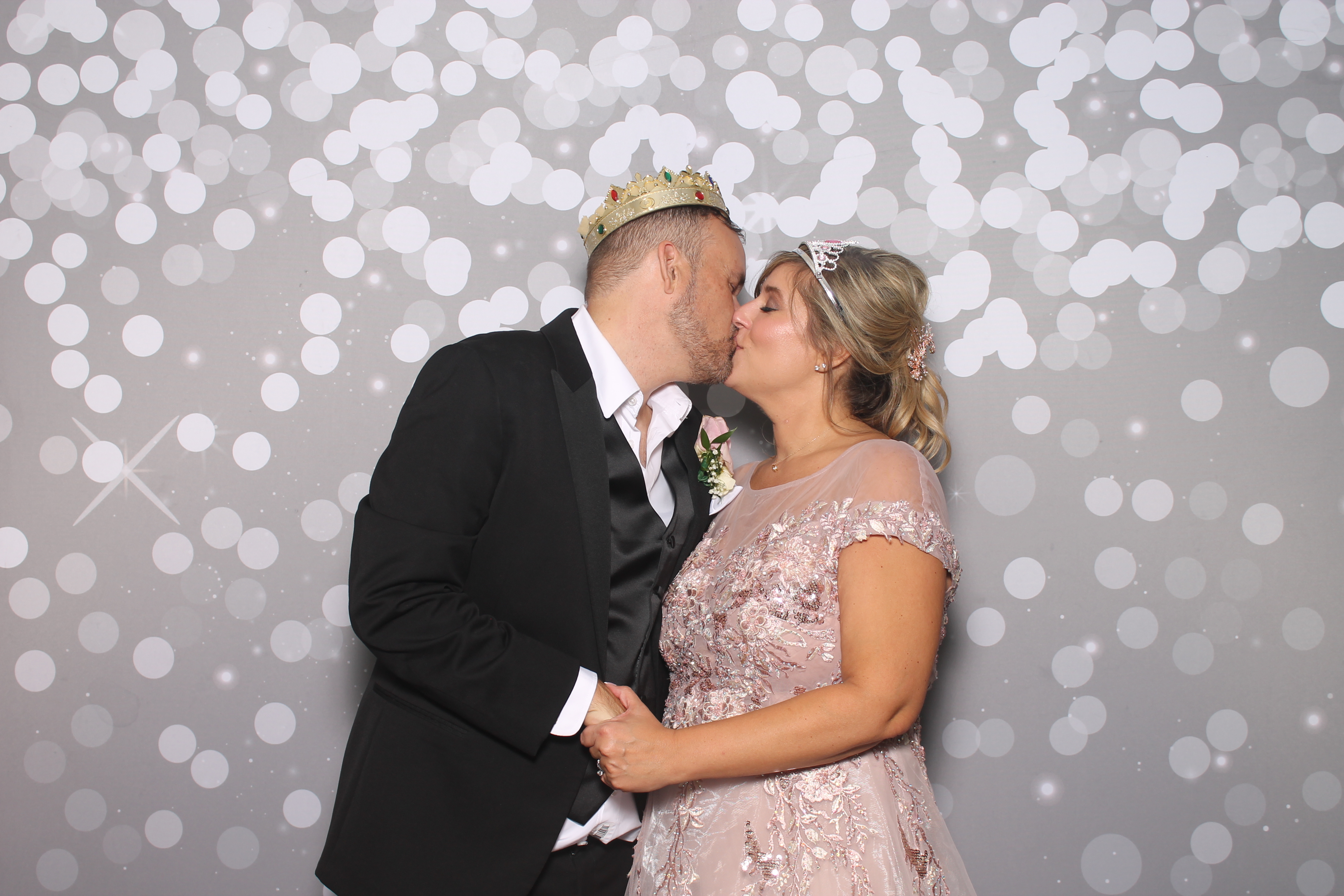 Robert & Lori | View more photos from the event at gallery.photoboothcincy.com/u/PhotoBoothCincy/Robert-Lori