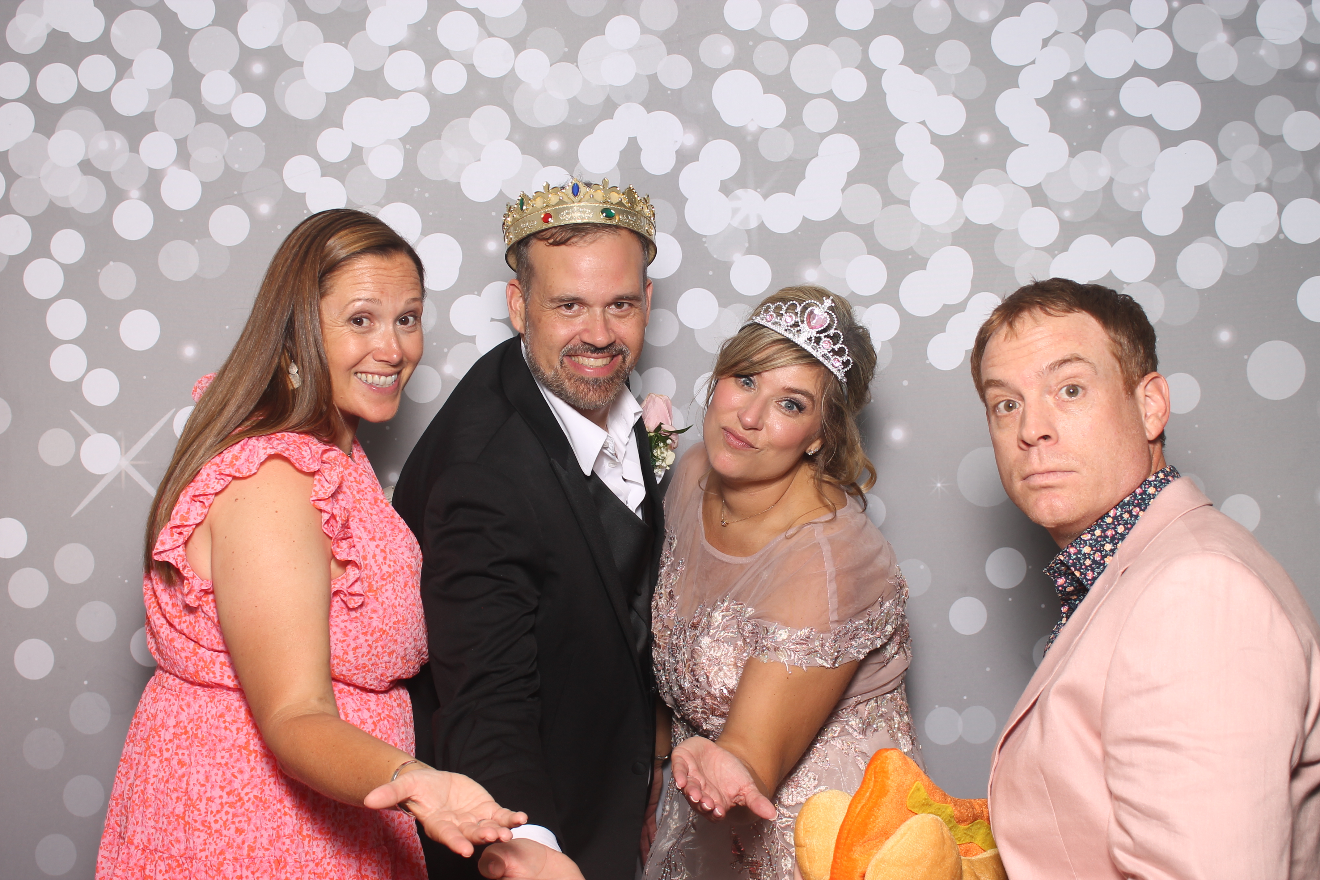 Robert & Lori | View more photos from the event at gallery.photoboothcincy.com/u/PhotoBoothCincy/Robert-Lori