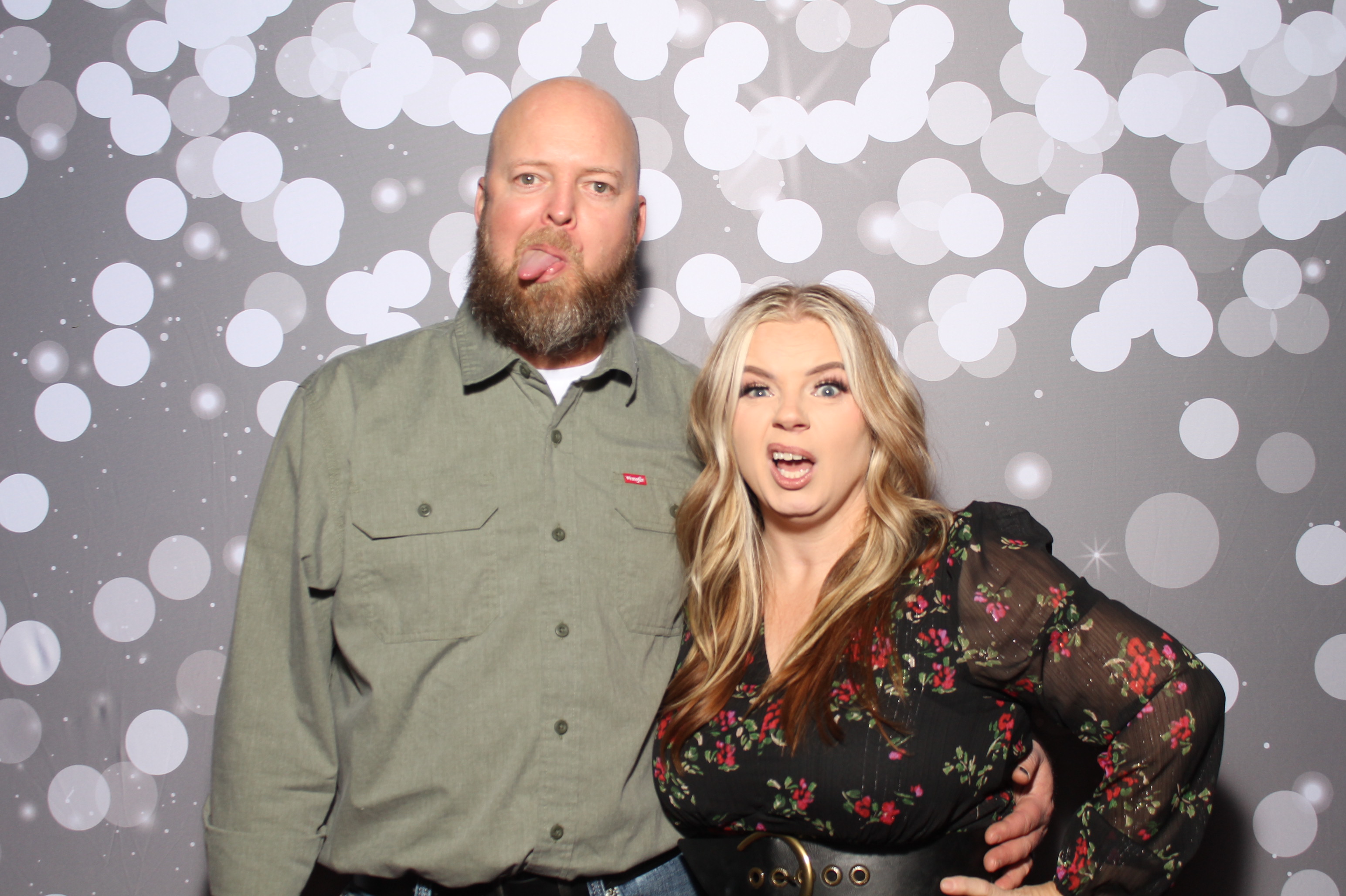 SEI Holiday Party | View more photos from the event at gallery.photoboothcincy.com/u/PhotoBoothCincy/SEI-Holiday-Party