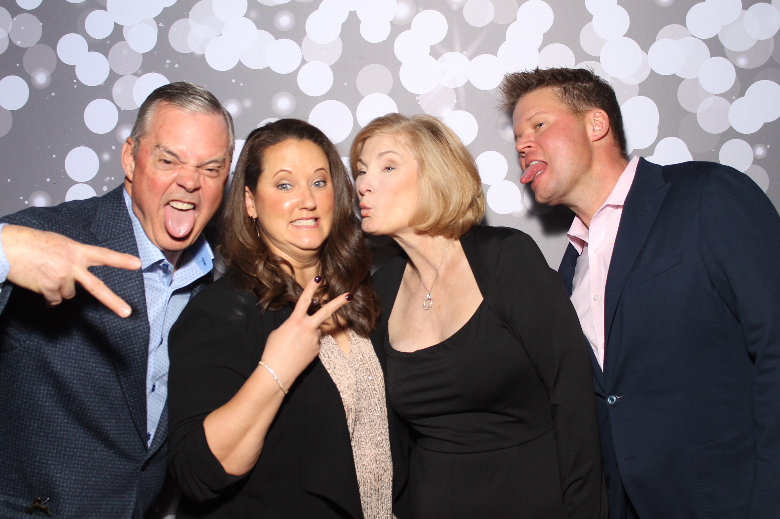 SEI Holiday Party | View more photos from the event at gallery.photoboothcincy.com/u/PhotoBoothCincy/SEI-Holiday-Party