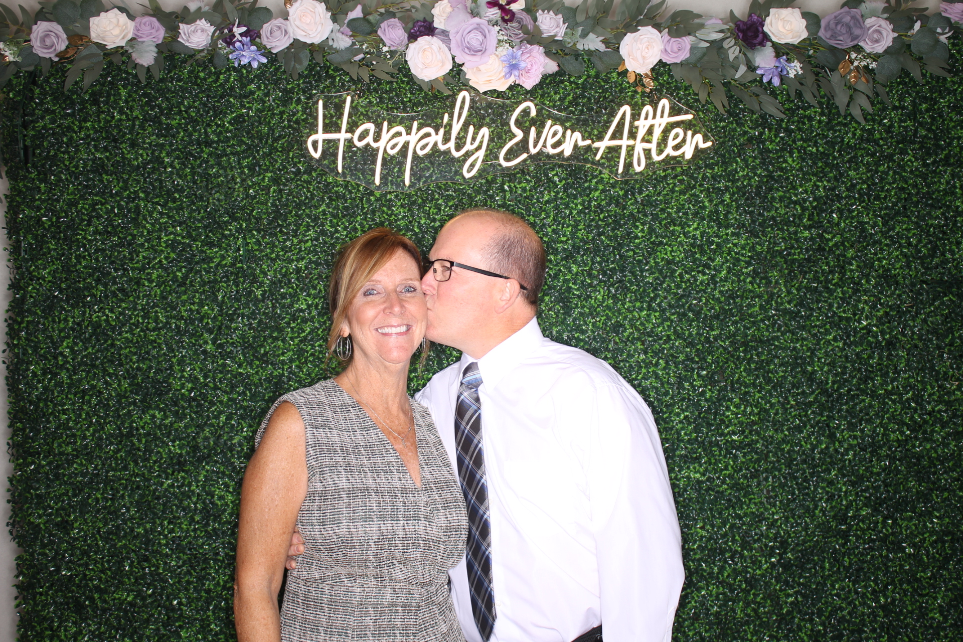 Samantha & Aaron  | View more photos from the event at gallery.photoboothcincy.com/u/PhotoBoothCincy/Samantha-Aaron