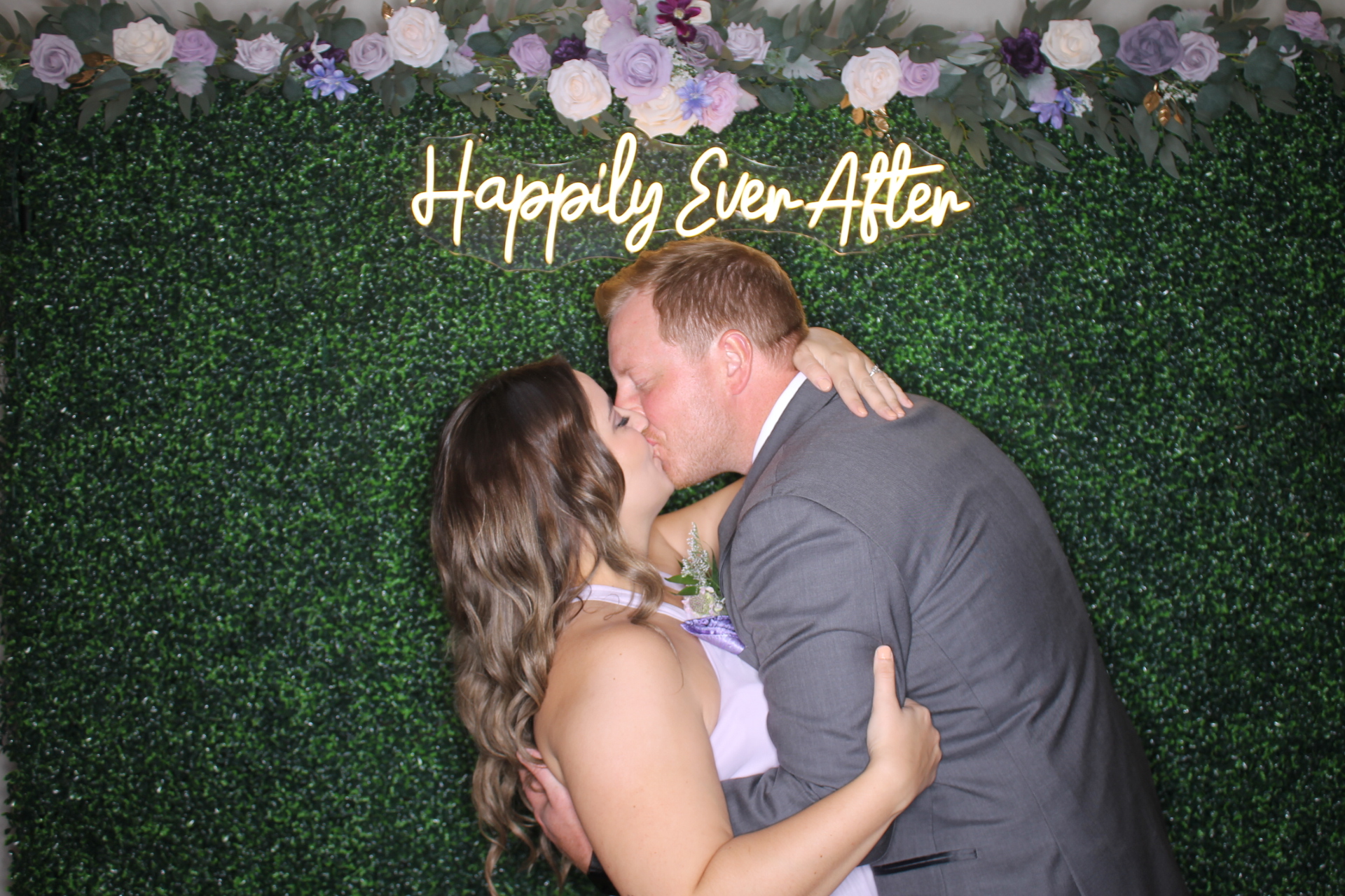 Samantha & Aaron  | View more photos from the event at gallery.photoboothcincy.com/u/PhotoBoothCincy/Samantha-Aaron