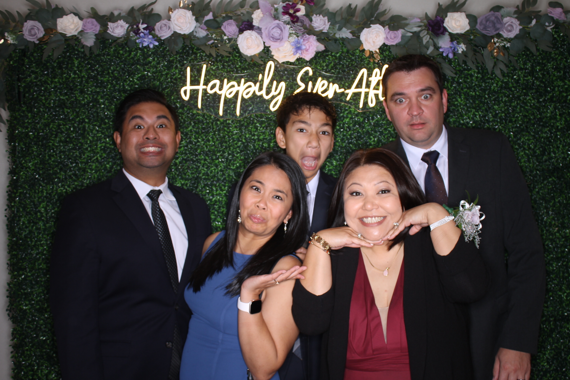 Samantha & Aaron  | View more photos from the event at gallery.photoboothcincy.com/u/PhotoBoothCincy/Samantha-Aaron