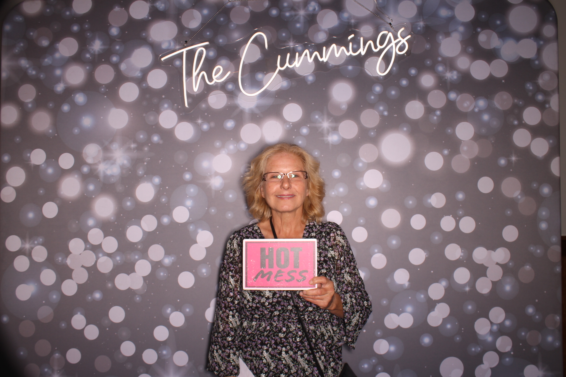 Shelbi Yoe | View more photos from the event at gallery.photoboothcincy.com/u/PhotoBoothCincy/Shelbi-Yoe
