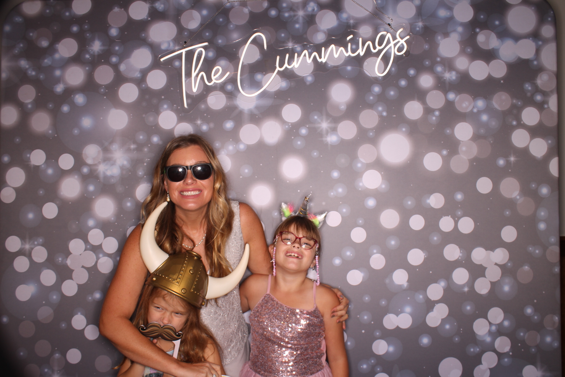 Shelbi Yoe | View more photos from the event at gallery.photoboothcincy.com/u/PhotoBoothCincy/Shelbi-Yoe