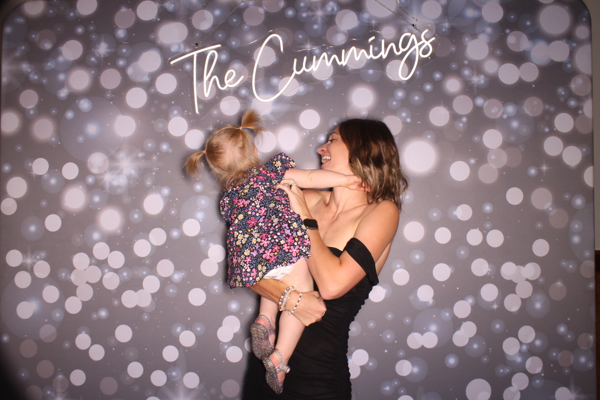 Shelbi Yoe | View more photos from the event at gallery.photoboothcincy.com/u/PhotoBoothCincy/Shelbi-Yoe