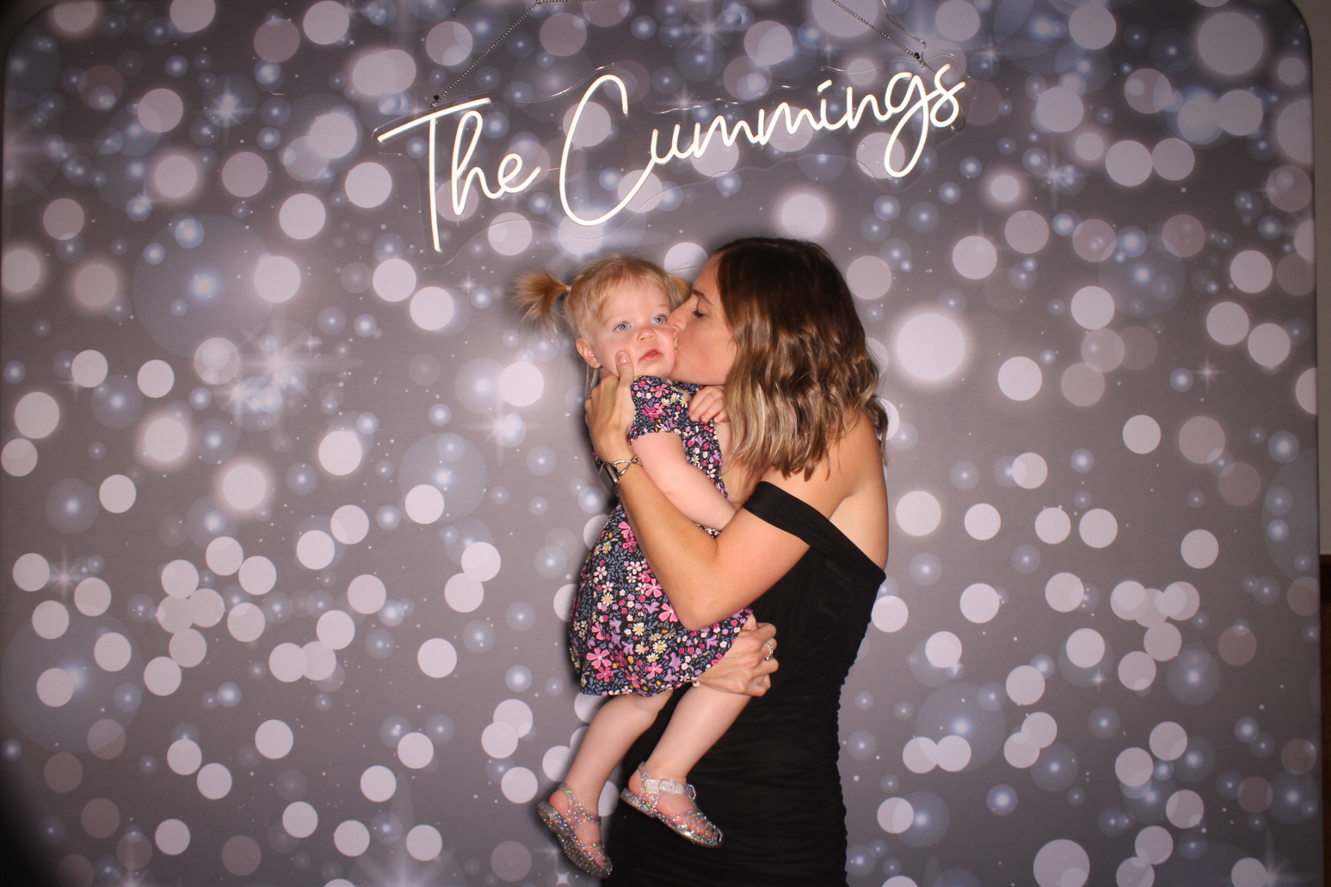 Shelbi Yoe | View more photos from the event at gallery.photoboothcincy.com/u/PhotoBoothCincy/Shelbi-Yoe