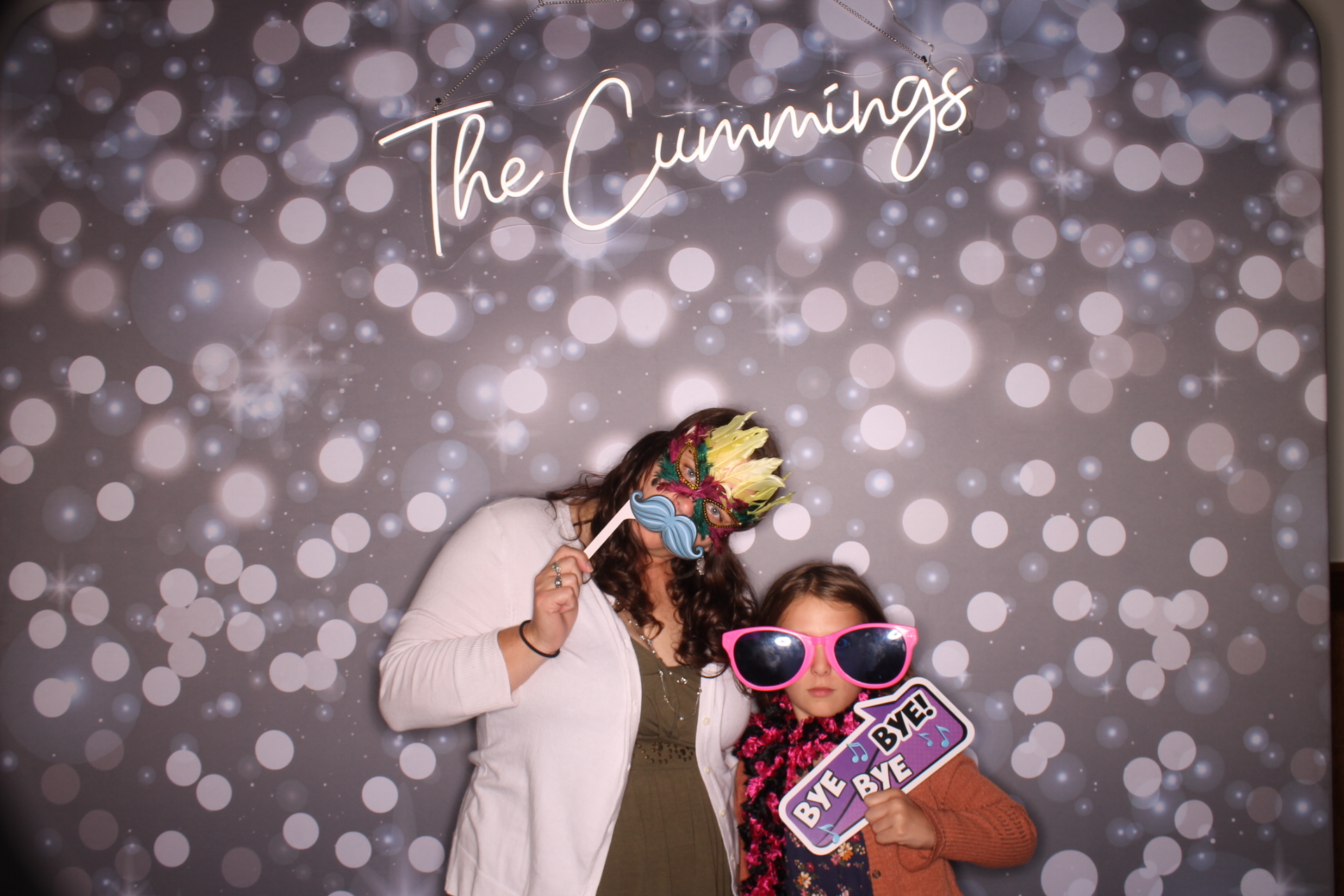 Shelbi Yoe | View more photos from the event at gallery.photoboothcincy.com/u/PhotoBoothCincy/Shelbi-Yoe
