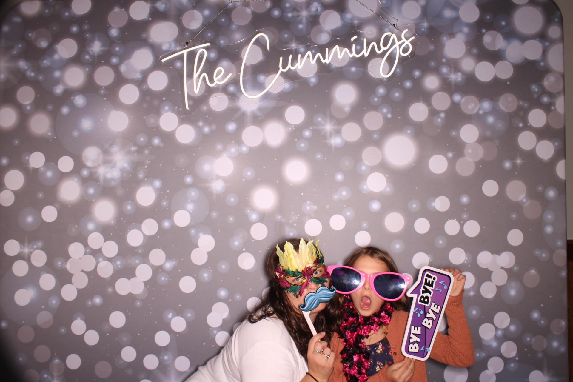 Shelbi Yoe | View more photos from the event at gallery.photoboothcincy.com/u/PhotoBoothCincy/Shelbi-Yoe