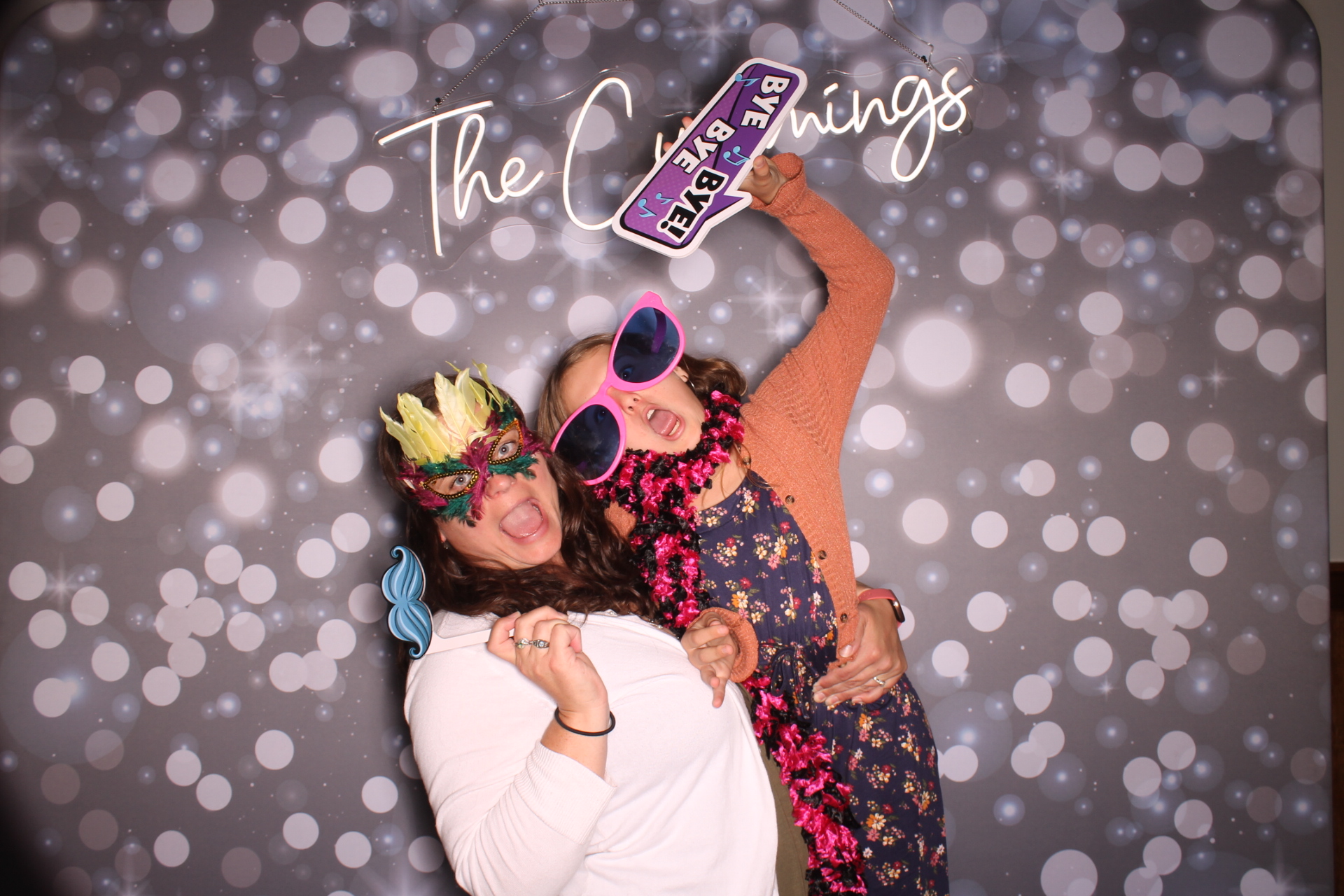 Shelbi Yoe | View more photos from the event at gallery.photoboothcincy.com/u/PhotoBoothCincy/Shelbi-Yoe