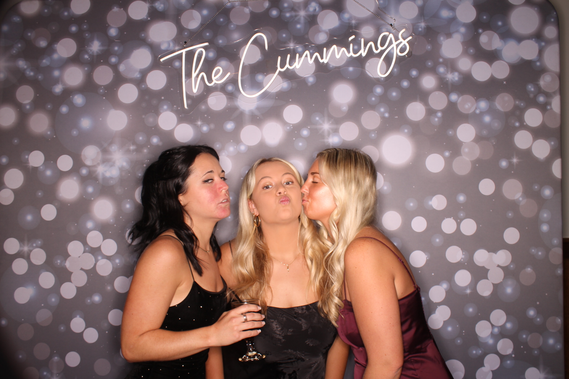 Shelbi Yoe | View more photos from the event at gallery.photoboothcincy.com/u/PhotoBoothCincy/Shelbi-Yoe