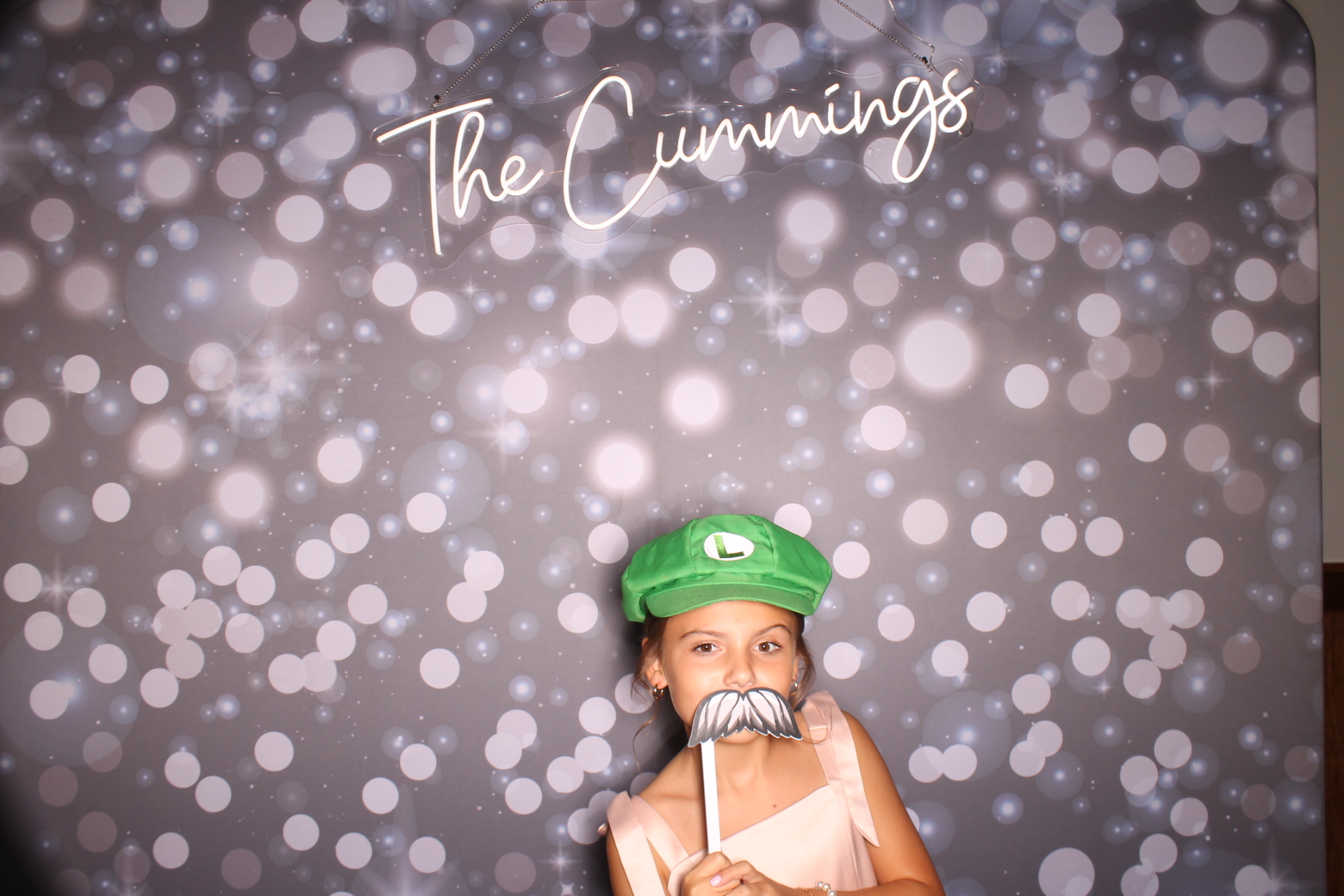 Shelbi Yoe | View more photos from the event at gallery.photoboothcincy.com/u/PhotoBoothCincy/Shelbi-Yoe