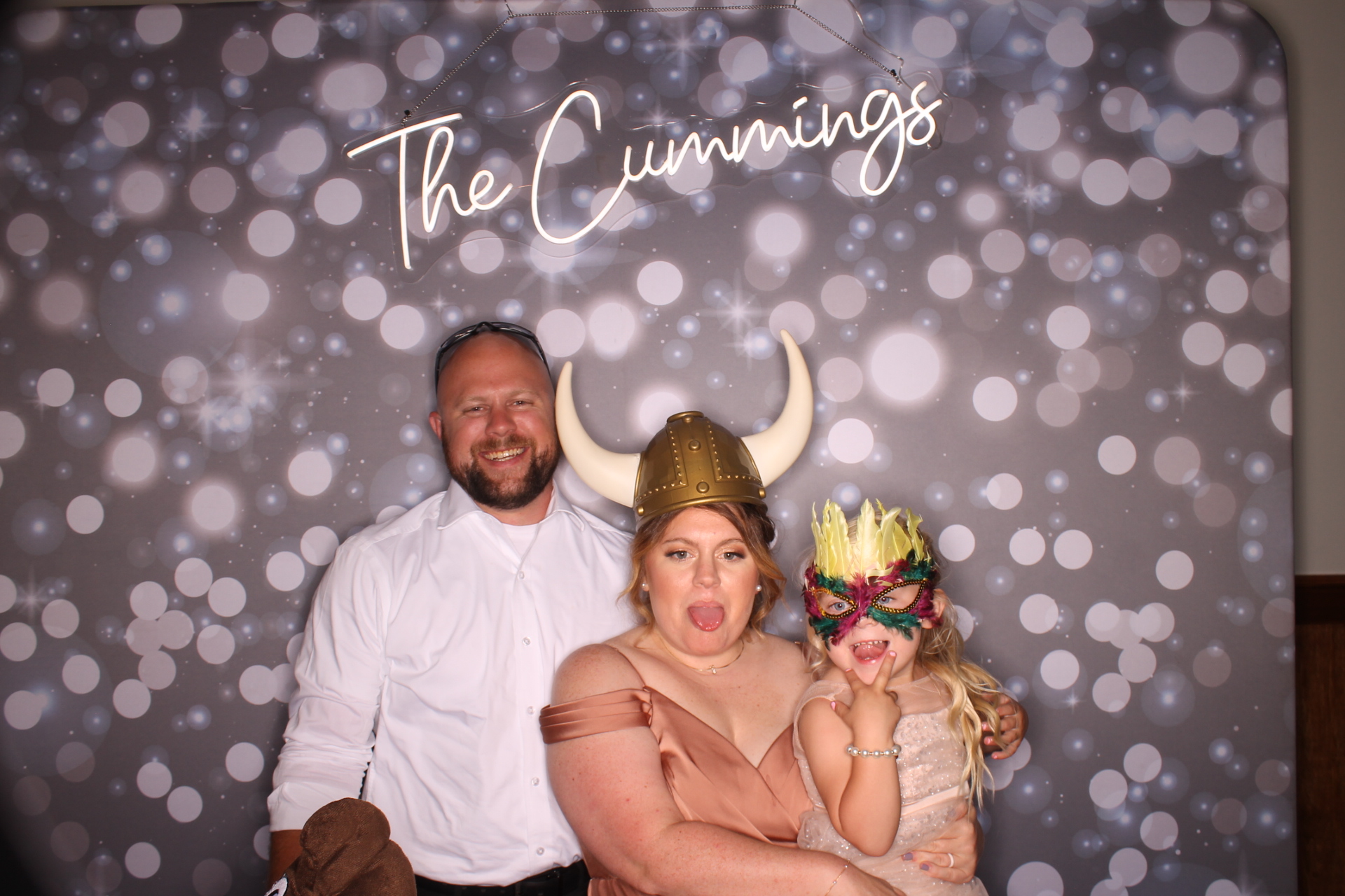 Shelbi Yoe | View more photos from the event at gallery.photoboothcincy.com/u/PhotoBoothCincy/Shelbi-Yoe