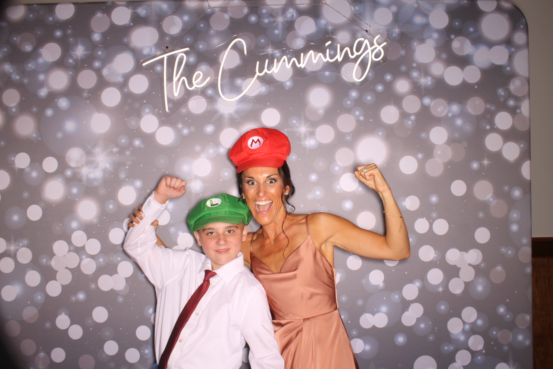 Shelbi Yoe | View more photos from the event at gallery.photoboothcincy.com/u/PhotoBoothCincy/Shelbi-Yoe
