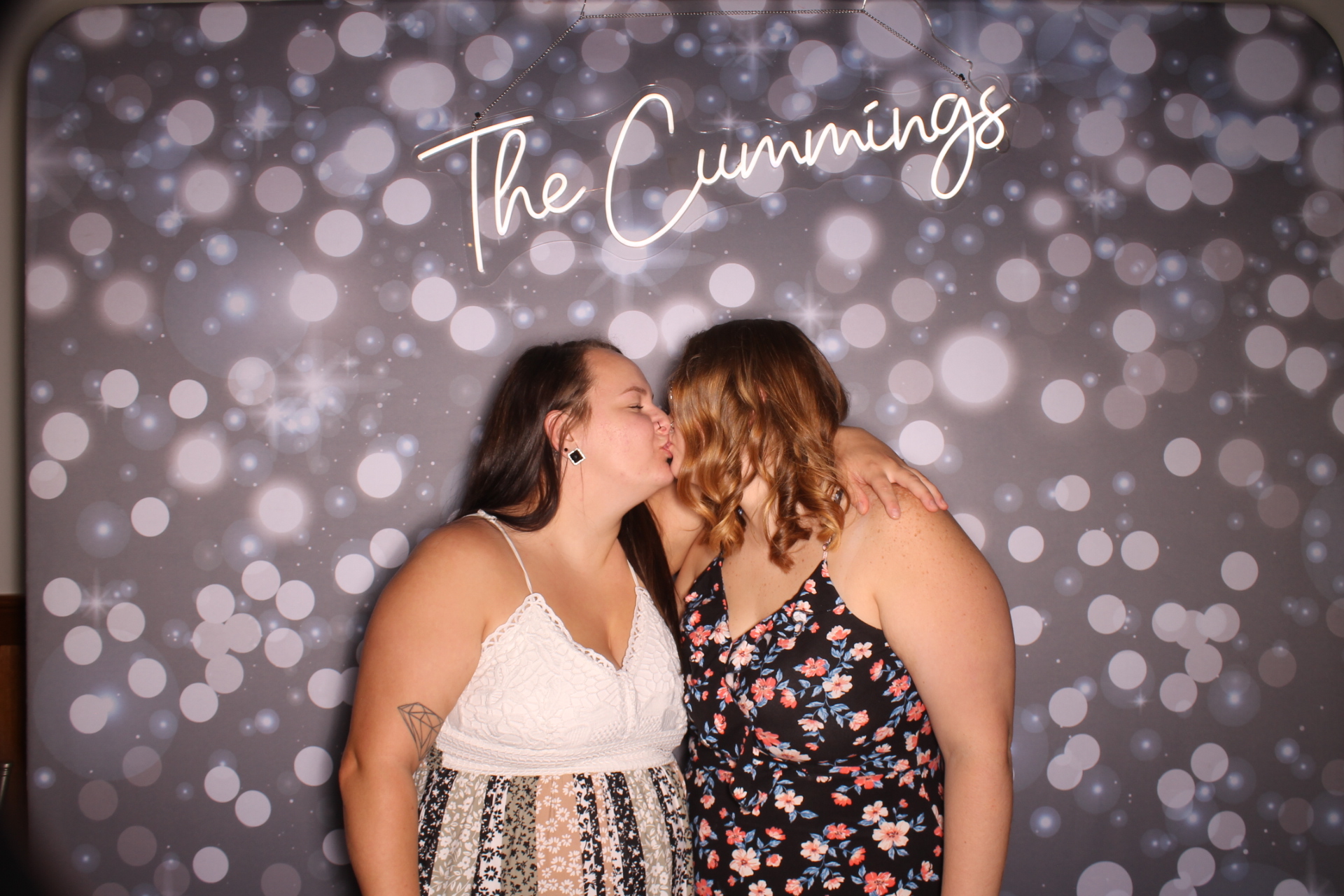 Shelbi Yoe | View more photos from the event at gallery.photoboothcincy.com/u/PhotoBoothCincy/Shelbi-Yoe