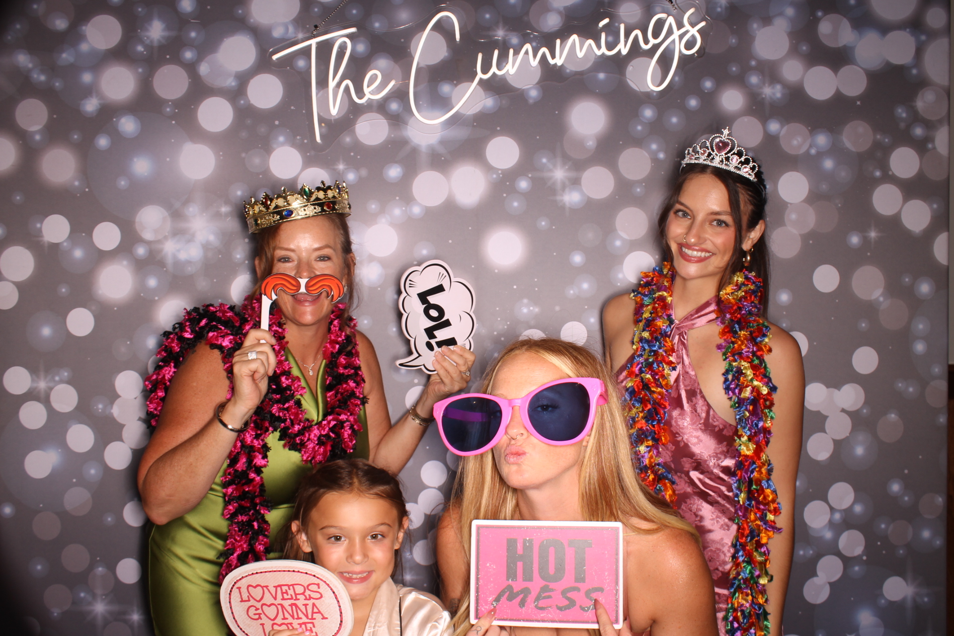 Shelbi Yoe | View more photos from the event at gallery.photoboothcincy.com/u/PhotoBoothCincy/Shelbi-Yoe