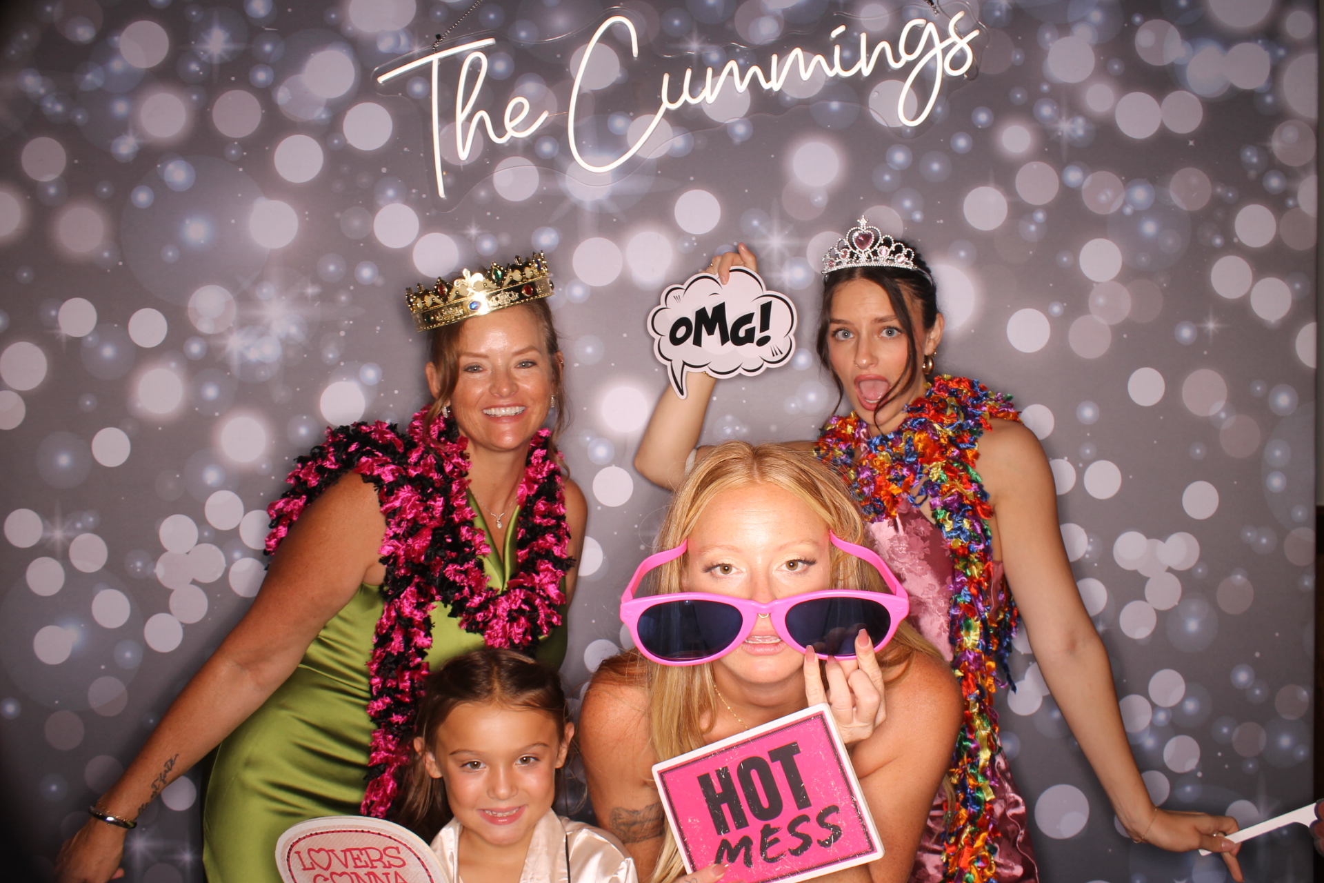 Shelbi Yoe | View more photos from the event at gallery.photoboothcincy.com/u/PhotoBoothCincy/Shelbi-Yoe