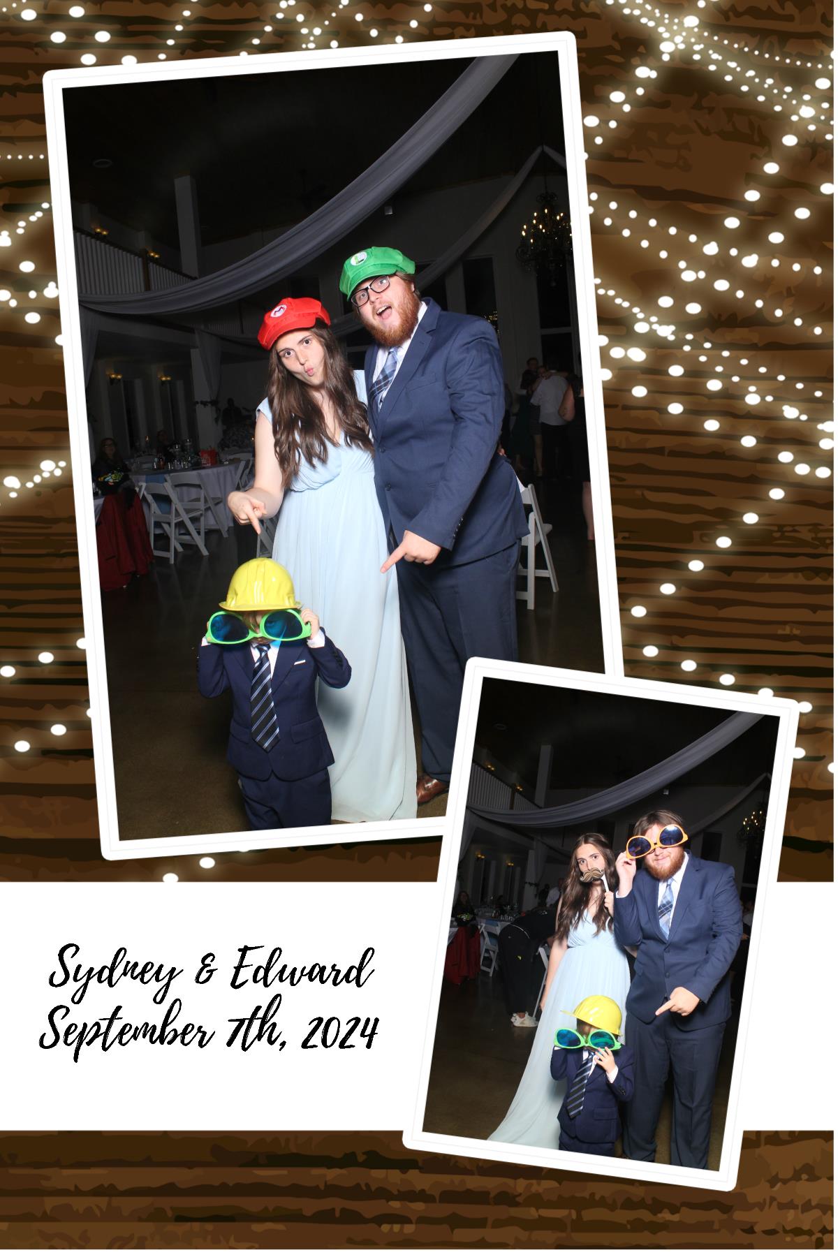 Sydney & Edward | View more photos from the event at gallery.photoboothcincy.com/u/PhotoBoothCincy/Sydney-Edward